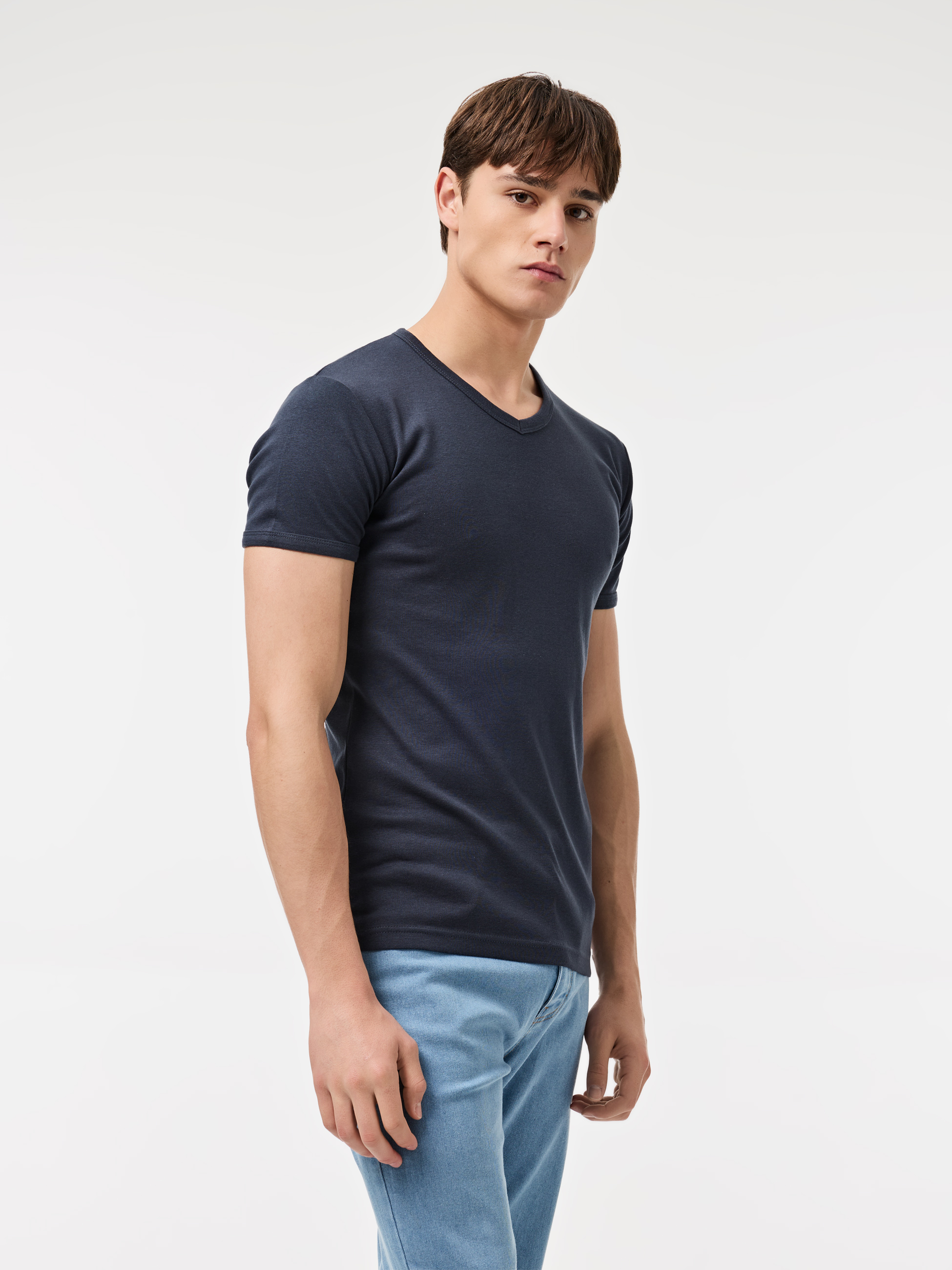 T-Shirt com gola em V