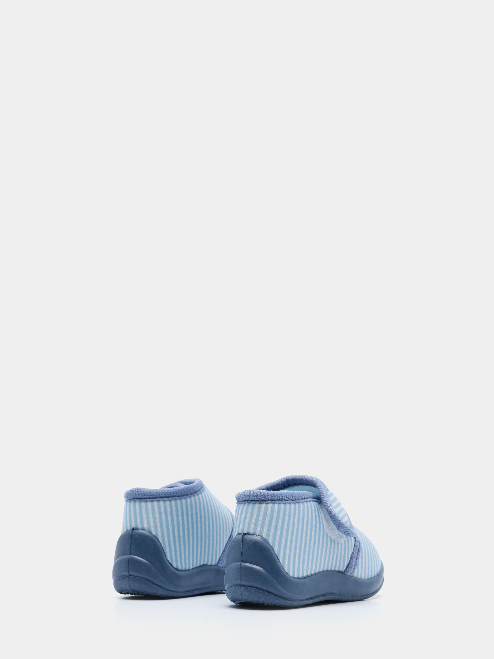 Pantufas com pelo sintético