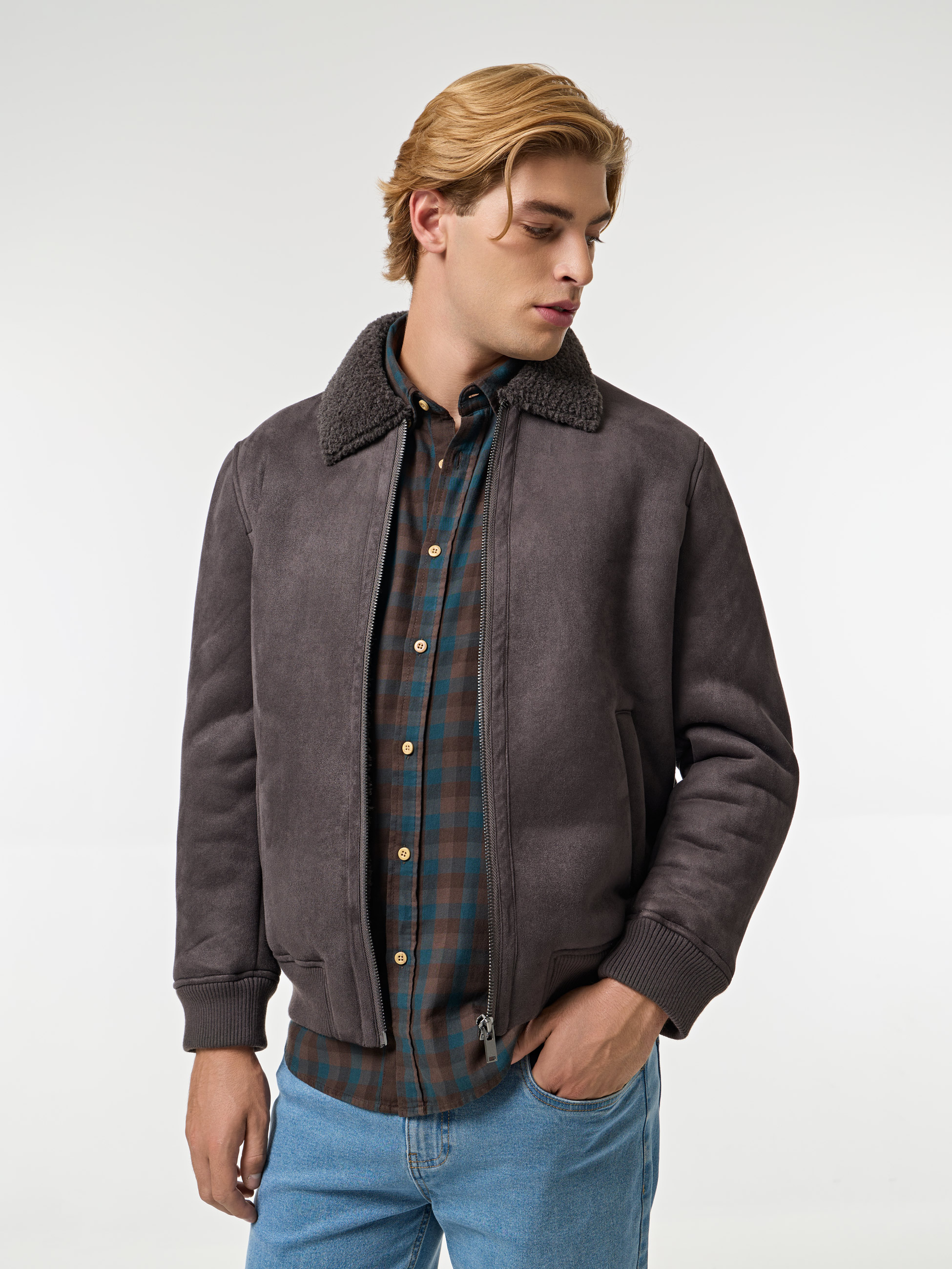 Bomber com gola de pelo