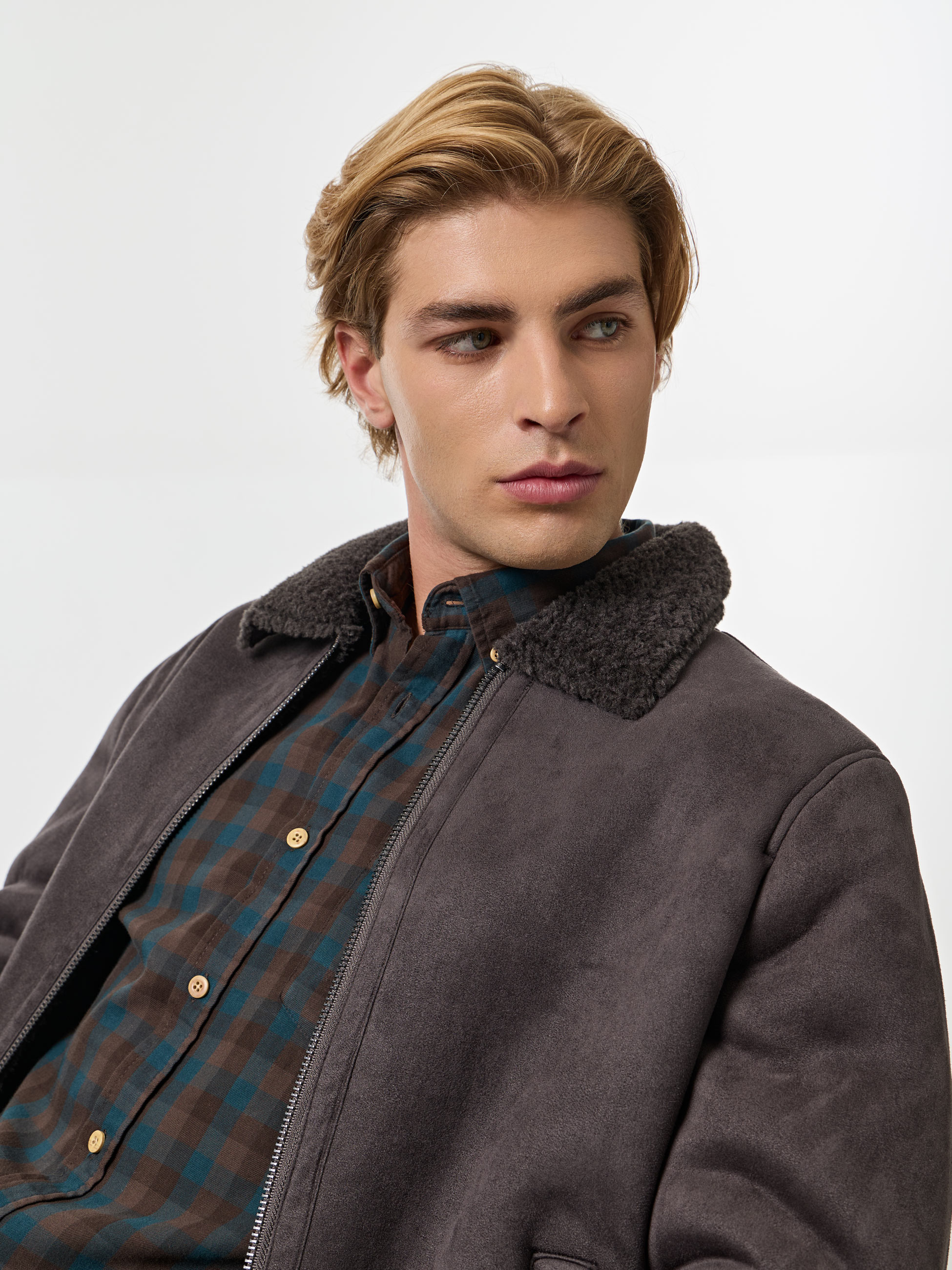 Bomber com gola de pelo