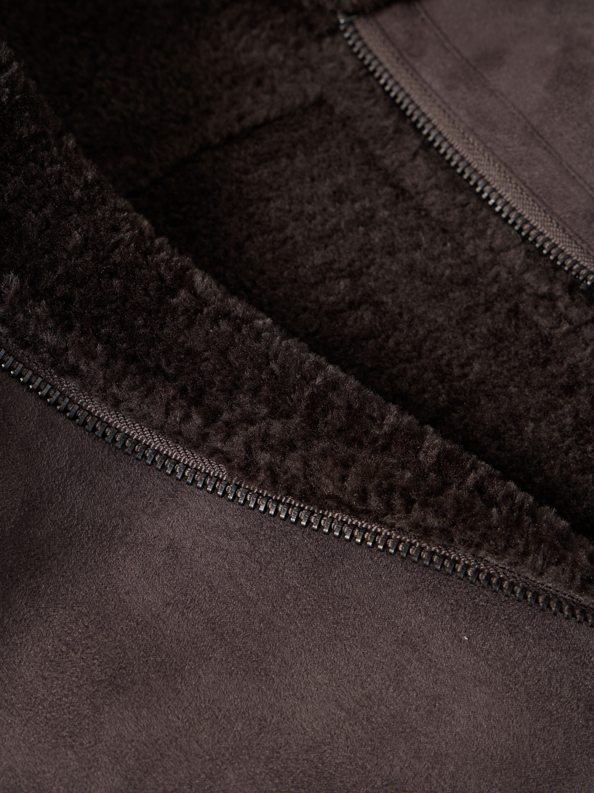 Bomber com gola de pelo