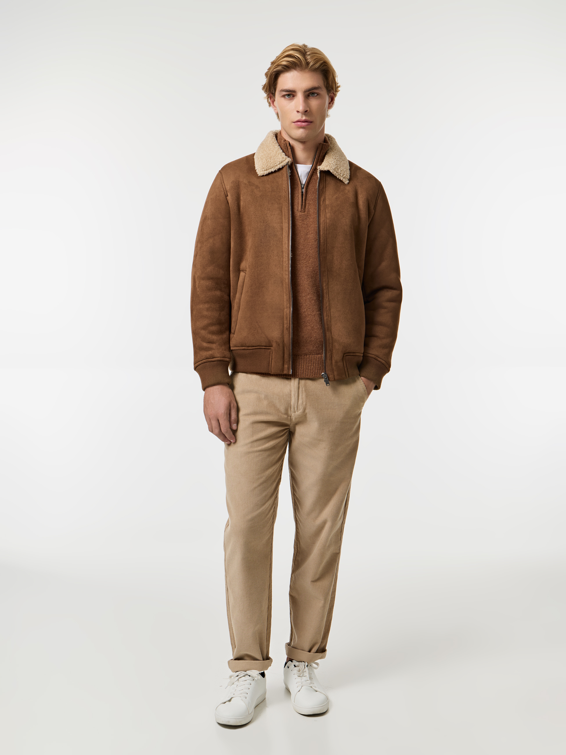 Bomber com gola de pelo