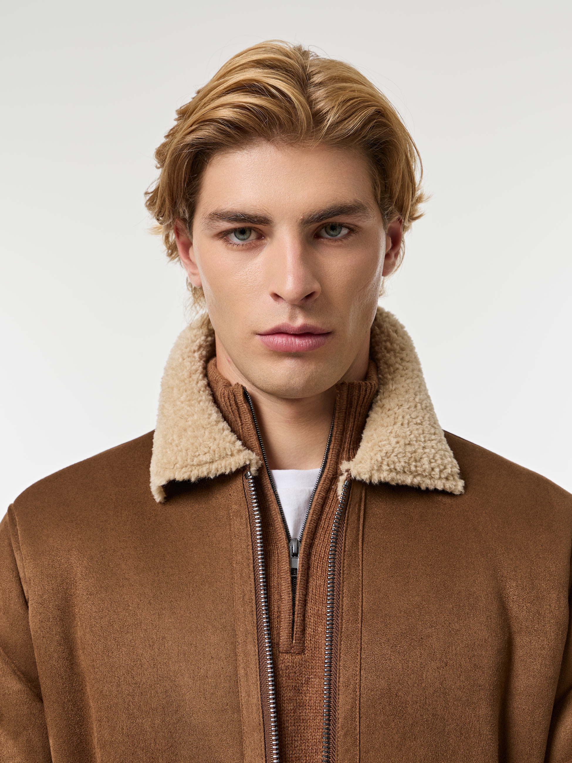 Bomber com gola de pelo