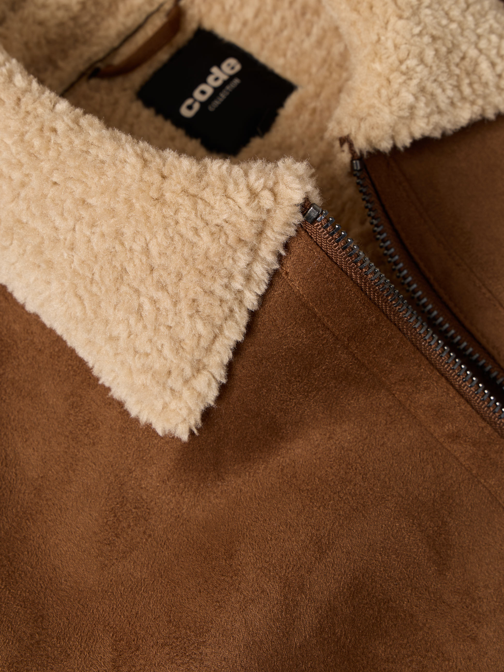 Bomber com gola de pelo