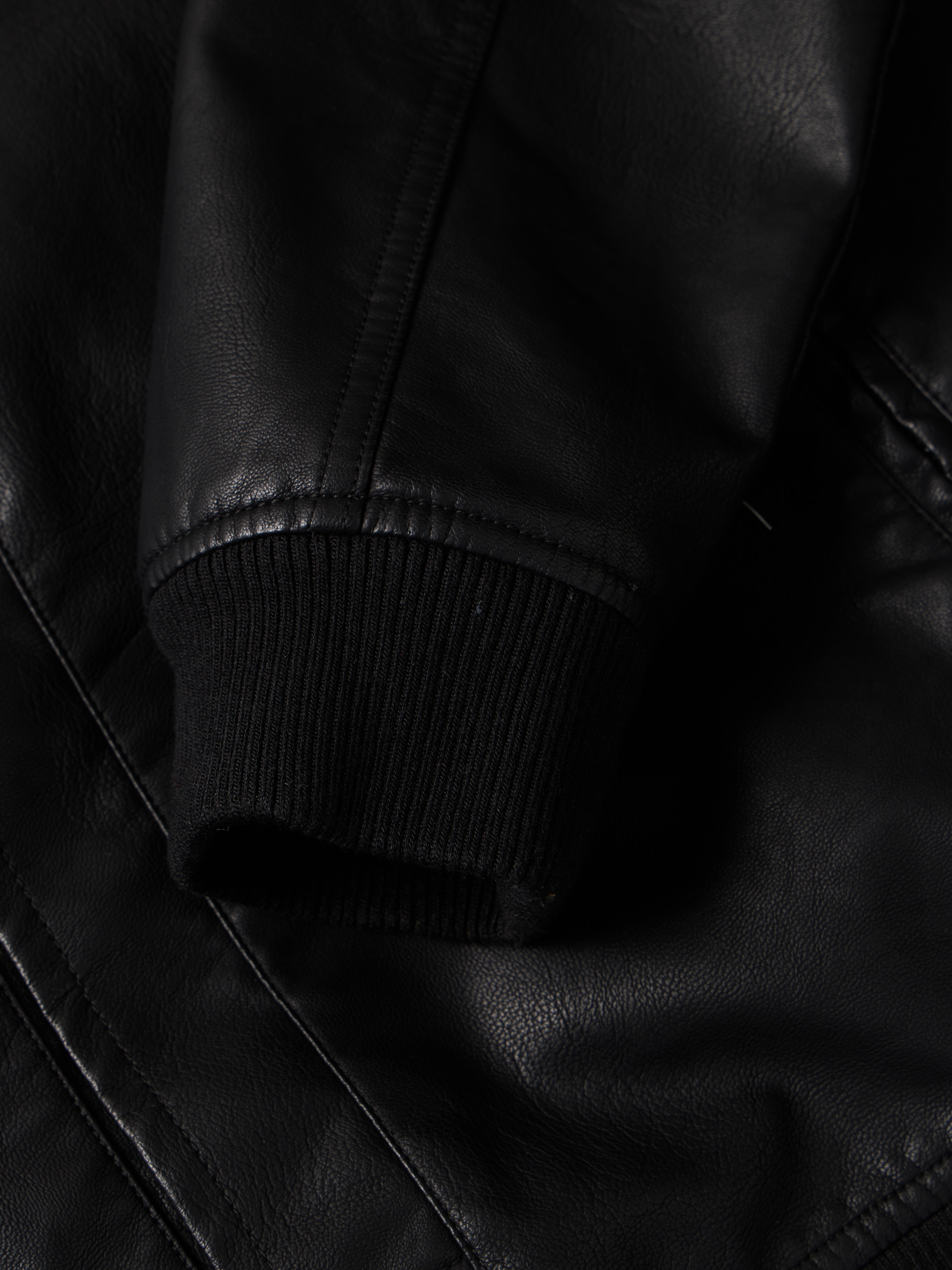 Blusão com efeito pele