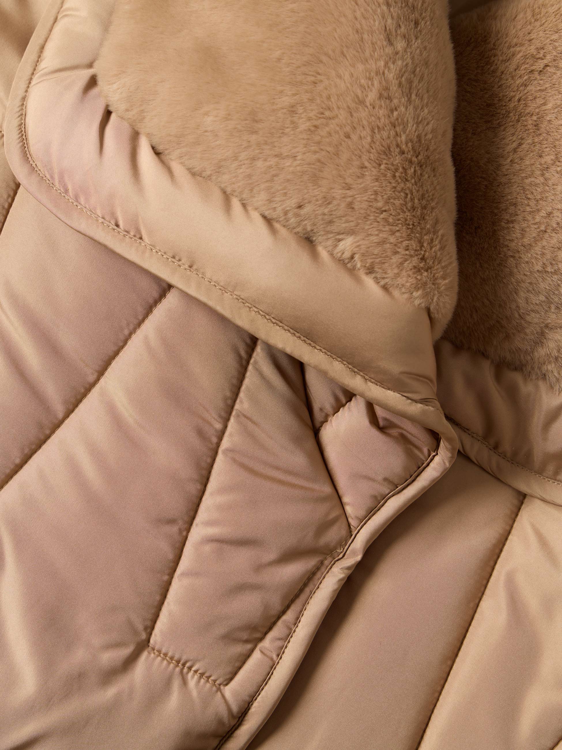 Casaco acolchoado com gola