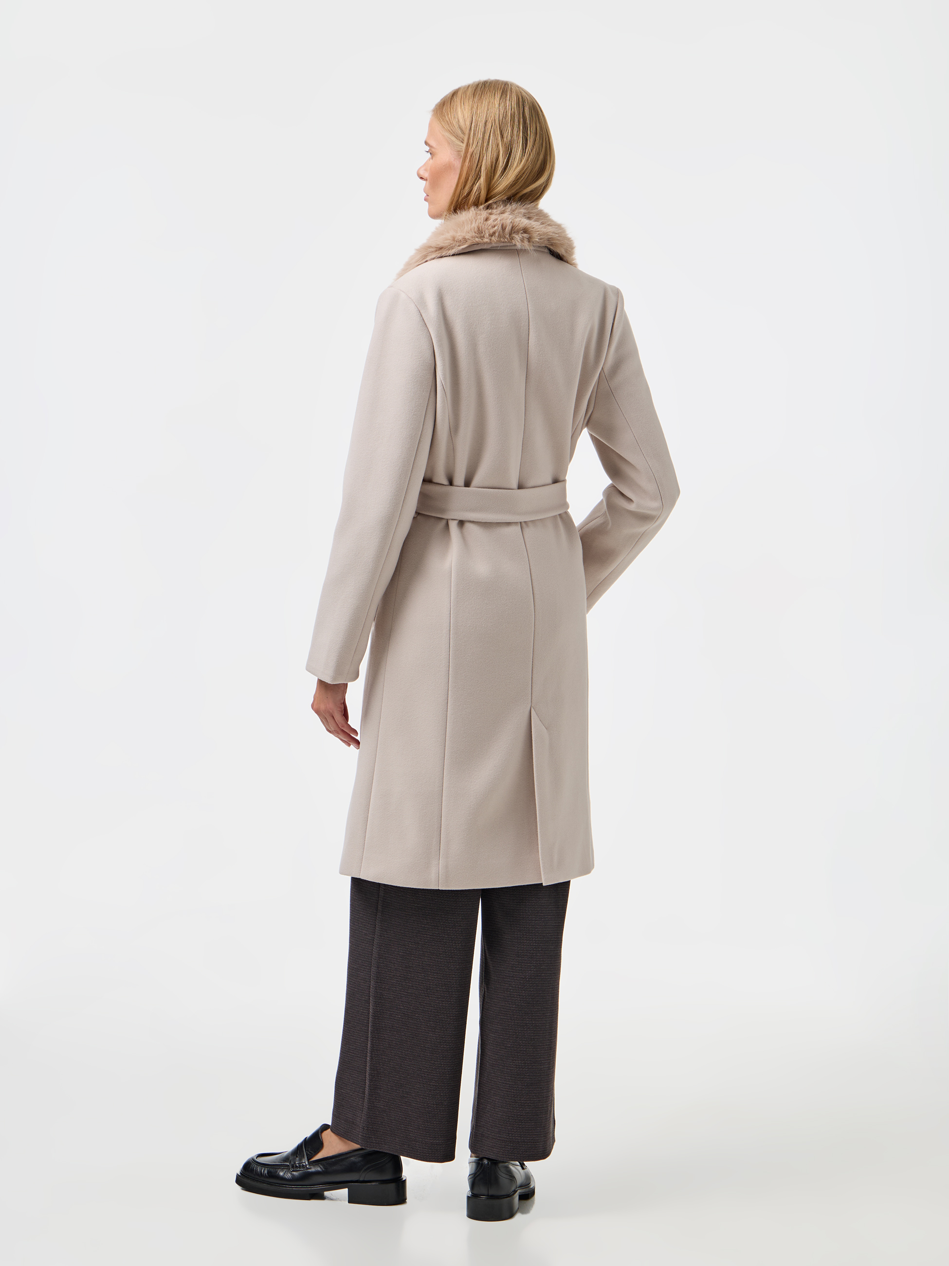 Casaco com gola de pelo removível