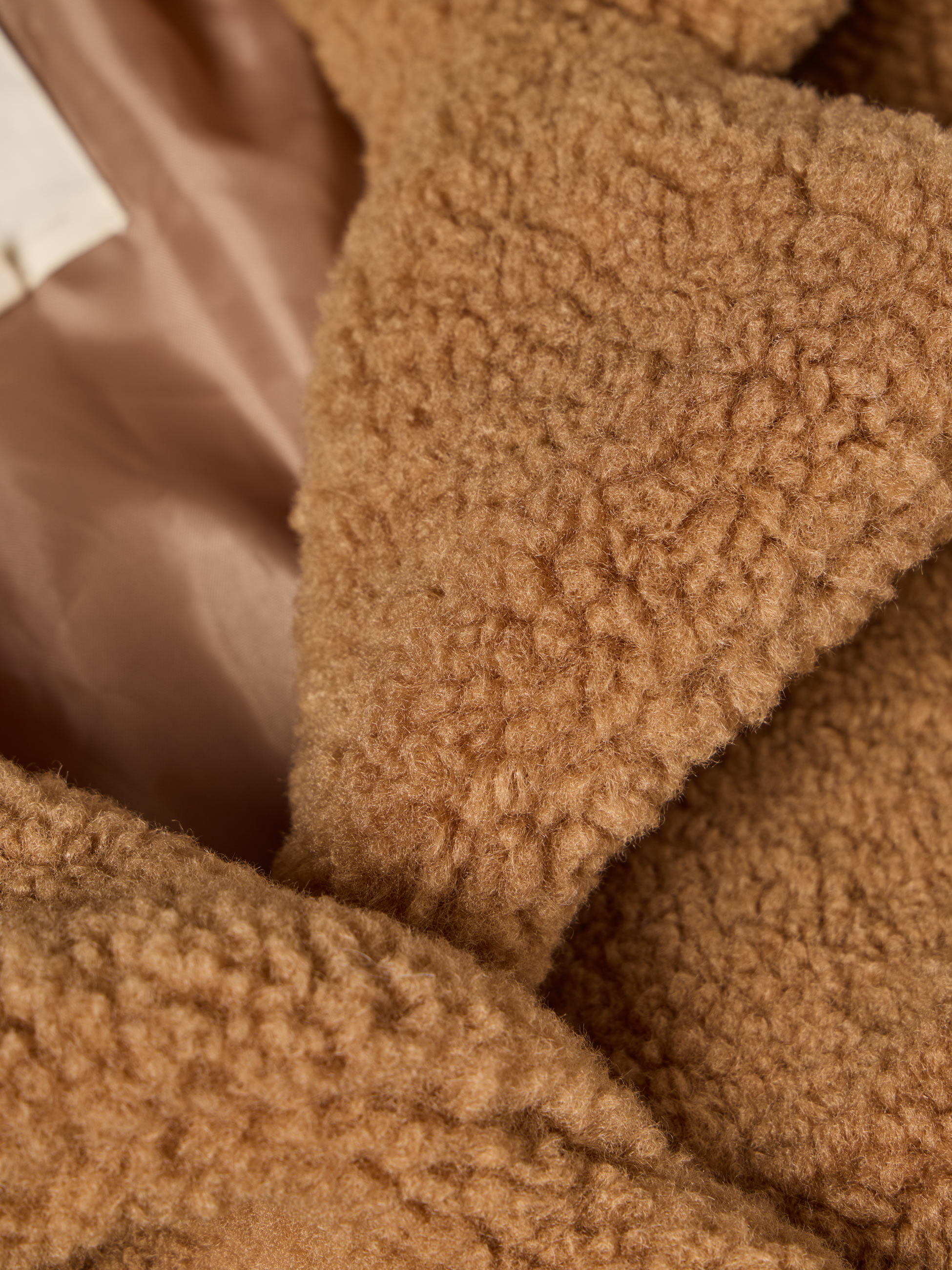 Casaco de pelo encaracolado