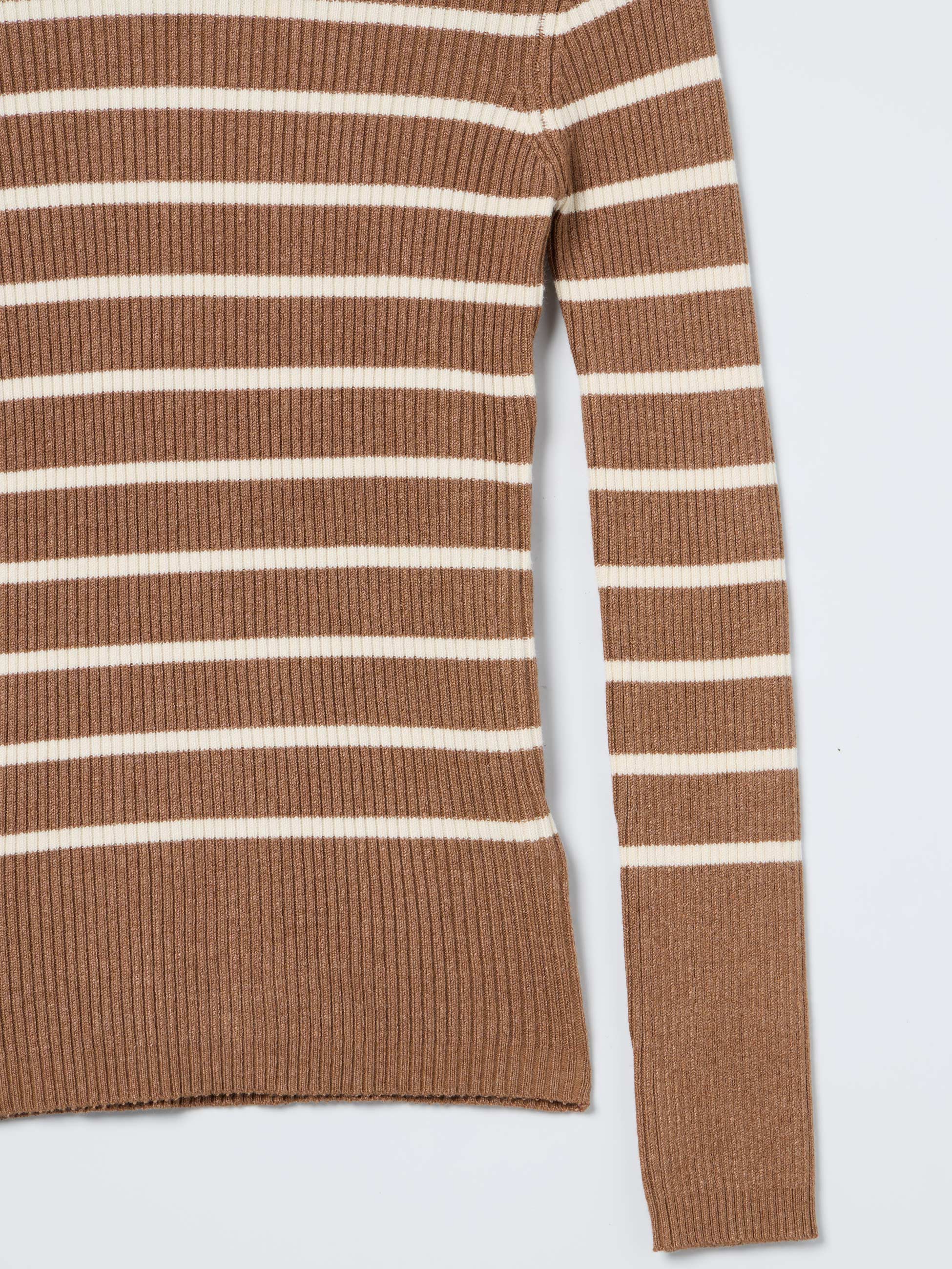 Camisola canelada com riscas