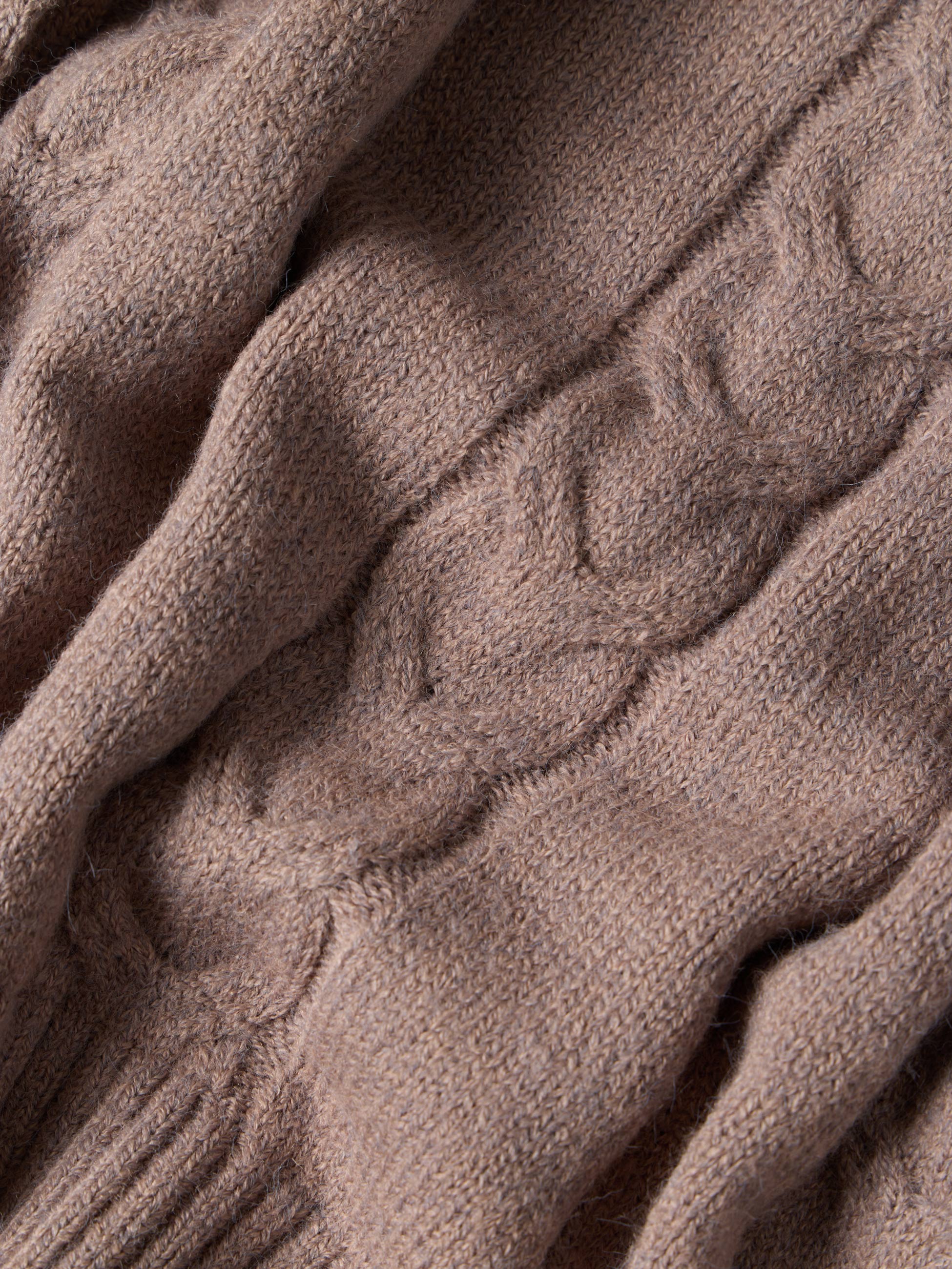 Camisola de malha entrançada