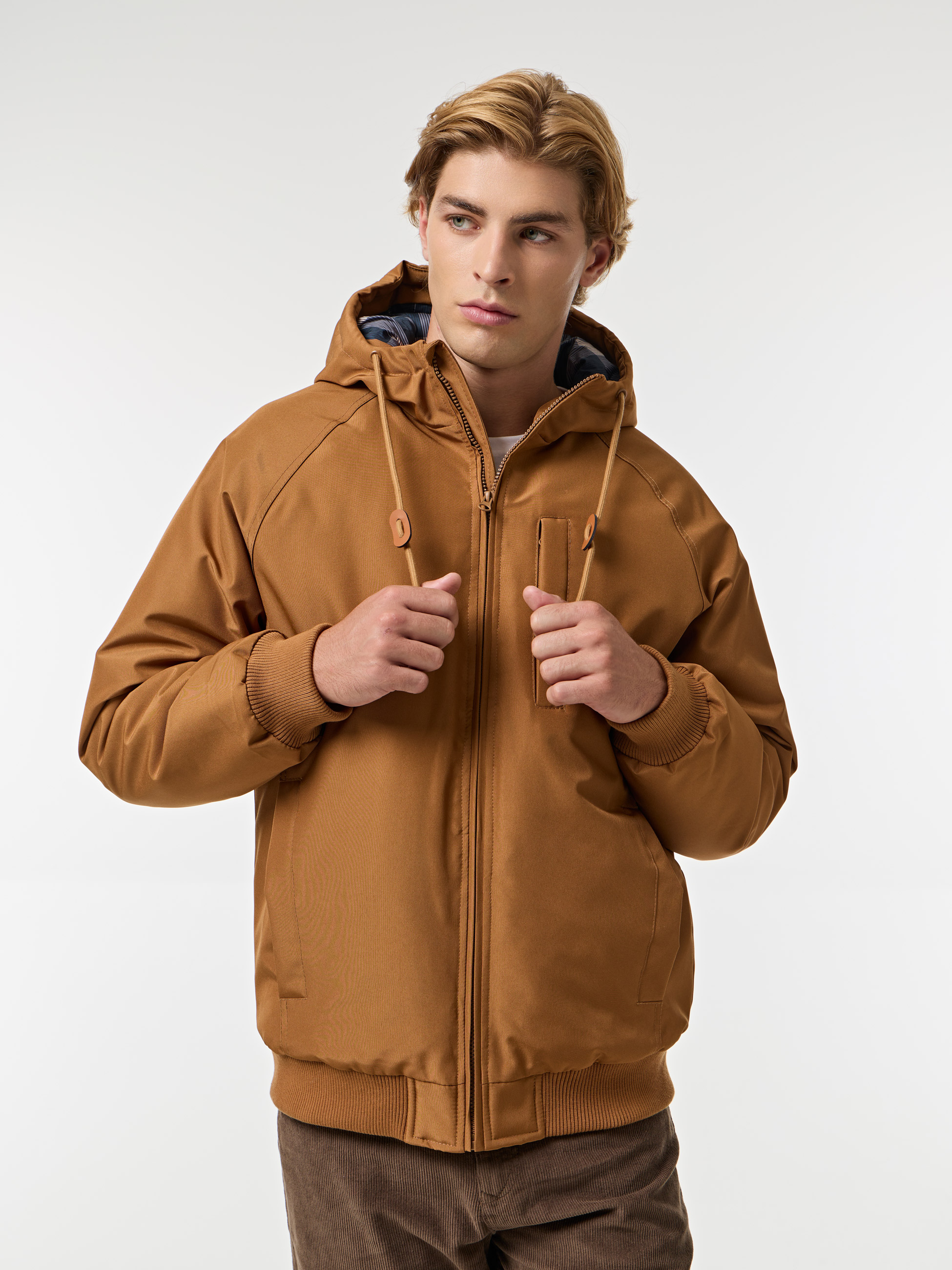 Casaco com carapuço