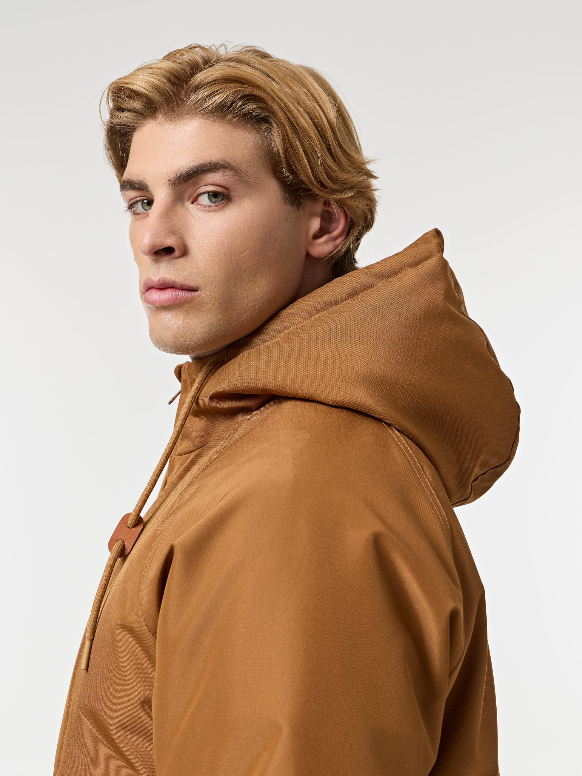 Casaco com carapuço