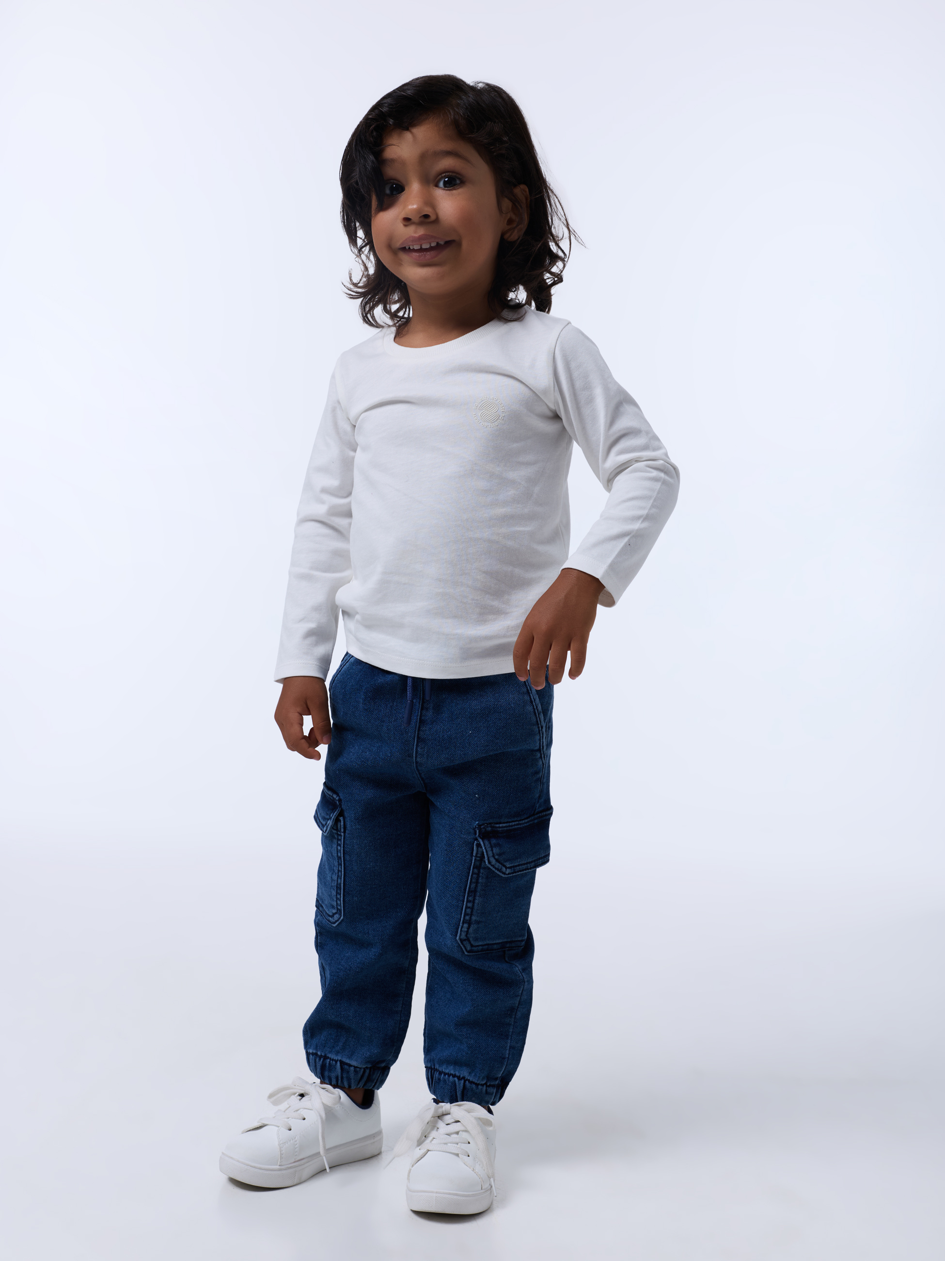 Calças com bolsos laterais