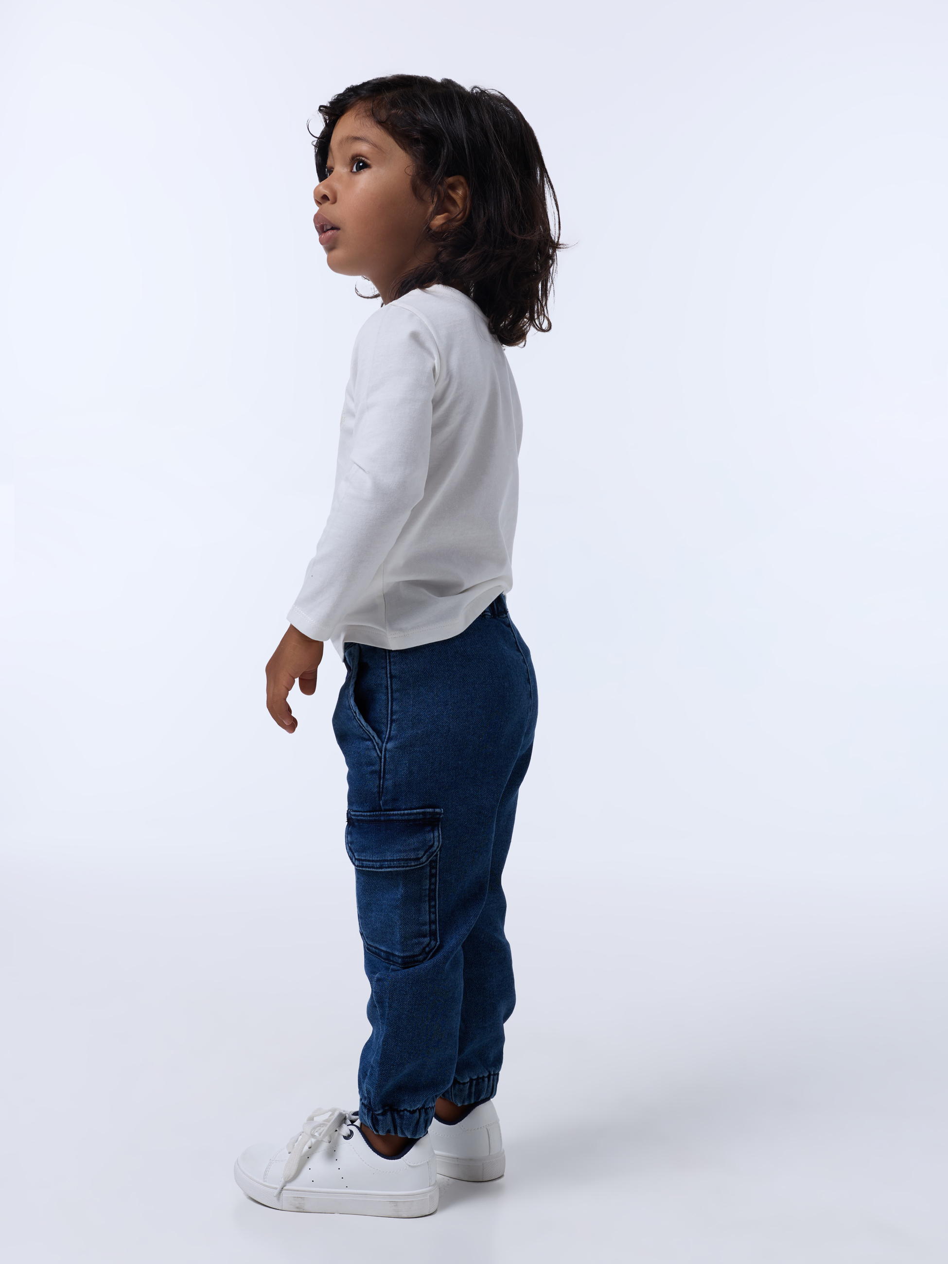 Calças com bolsos laterais