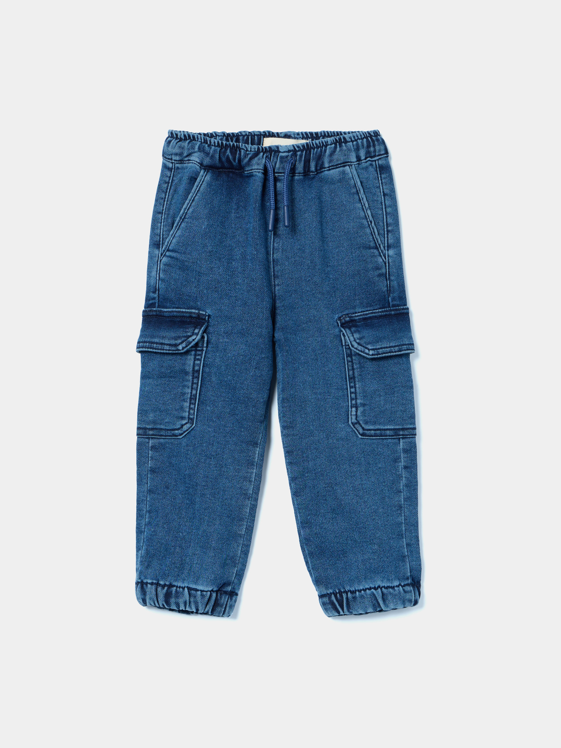 Calças com bolsos laterais