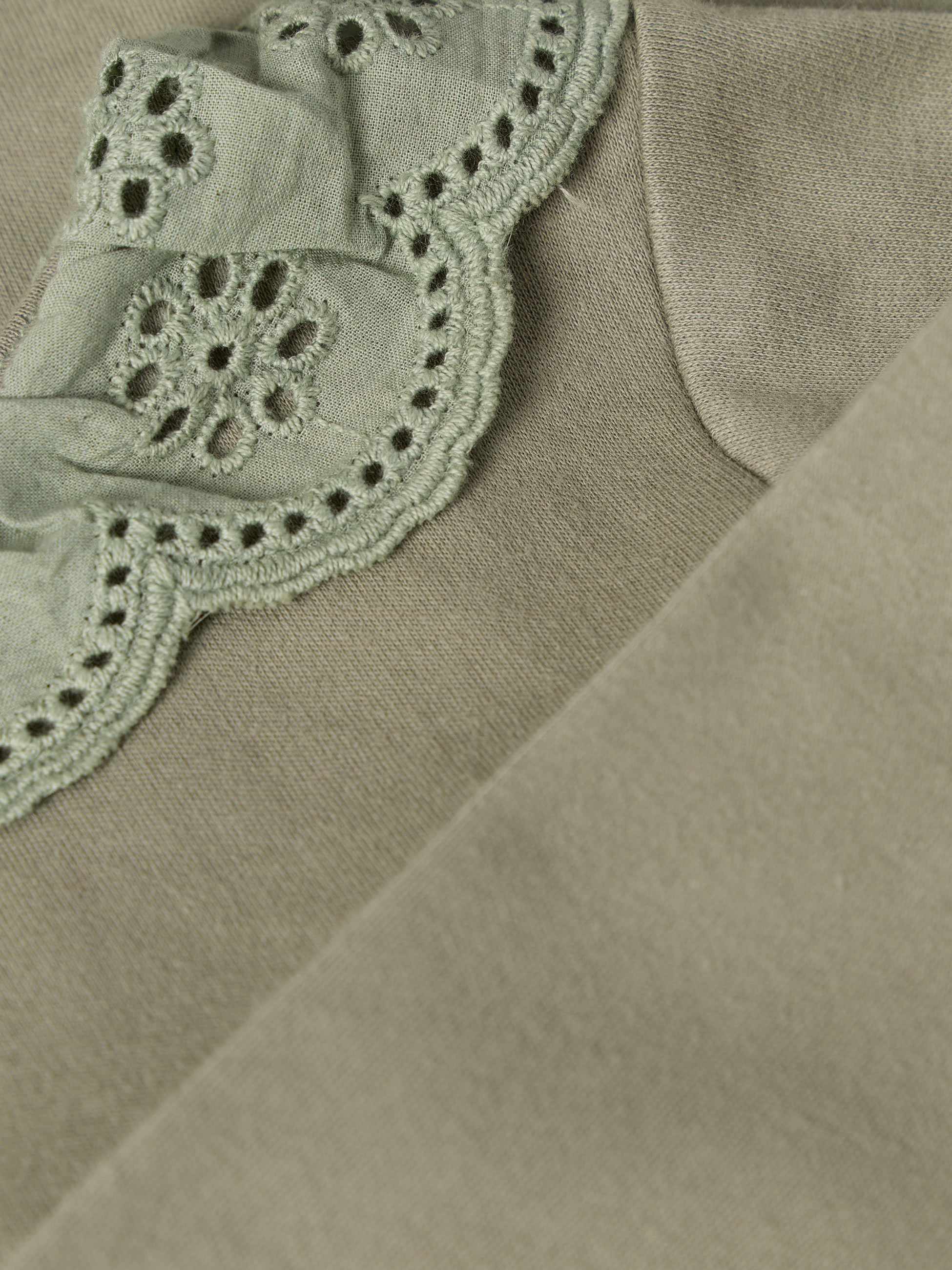 Camisola com gola peter pan