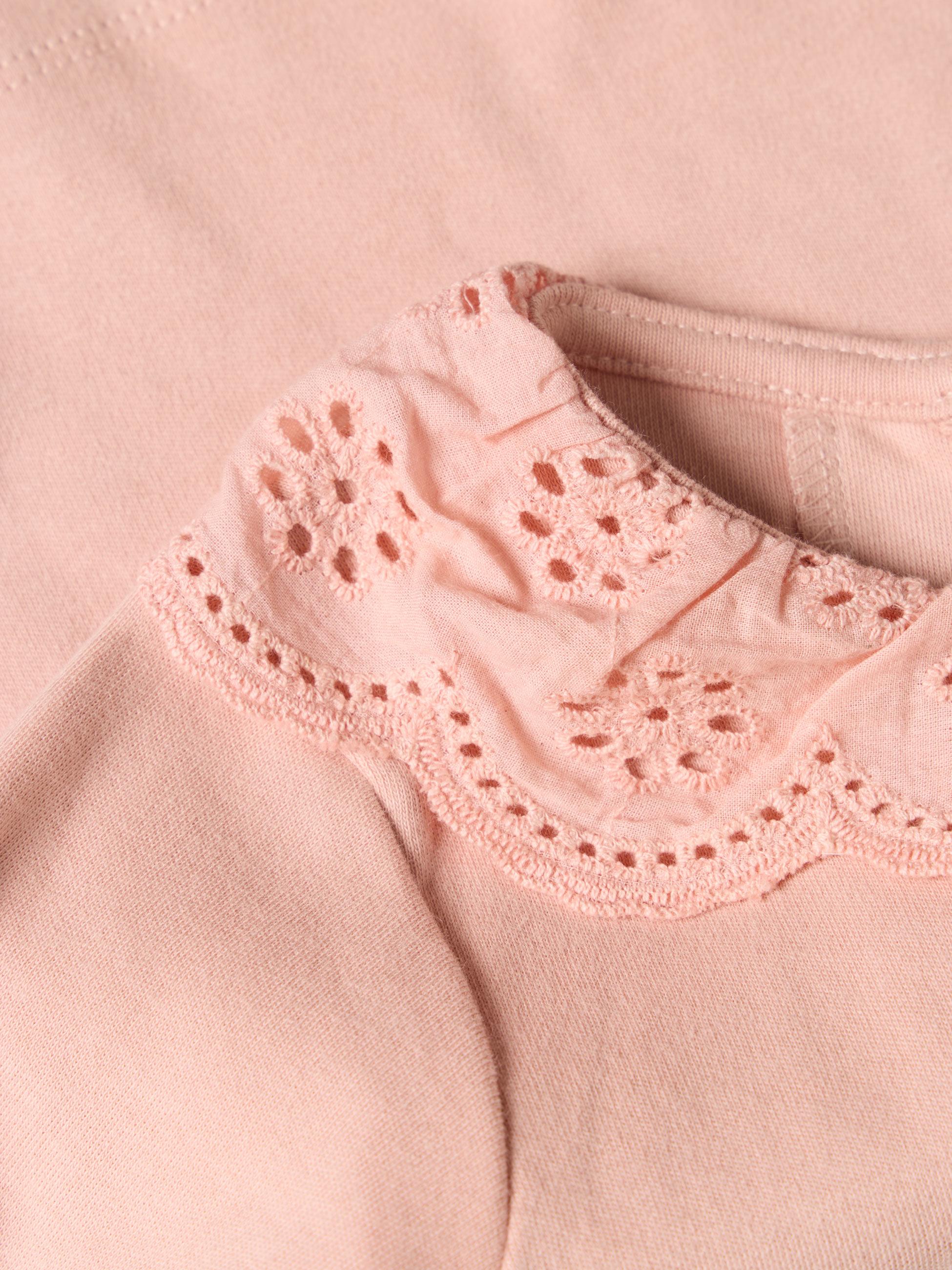 Camisola com gola peter pan