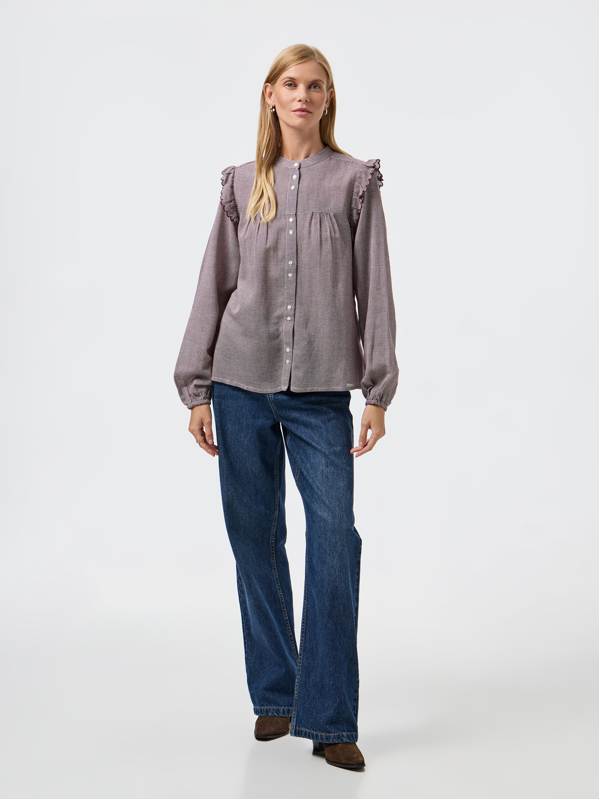 Camisa com folho nos ombros