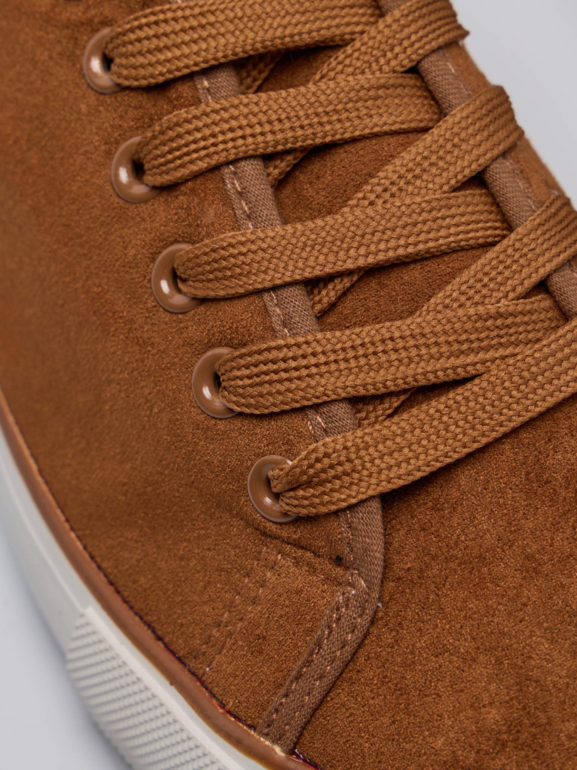 Sapatilhas em camurça