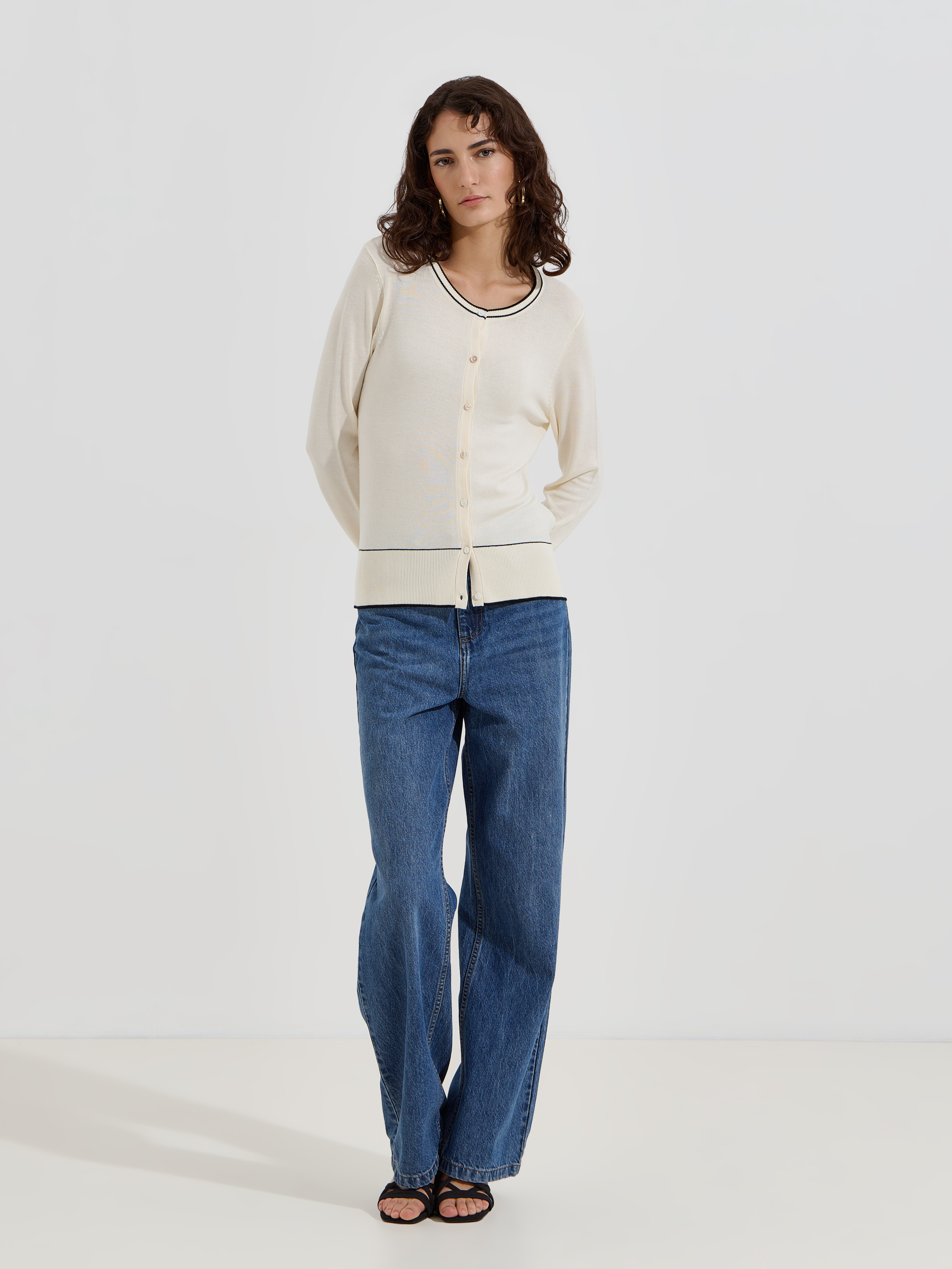 Casaco de malha com detalhes em contraste