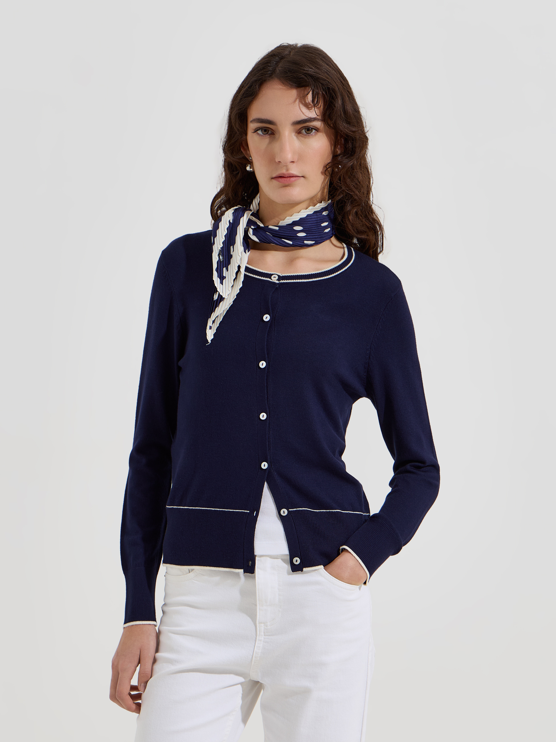 Casaco de malha com detalhes em contraste