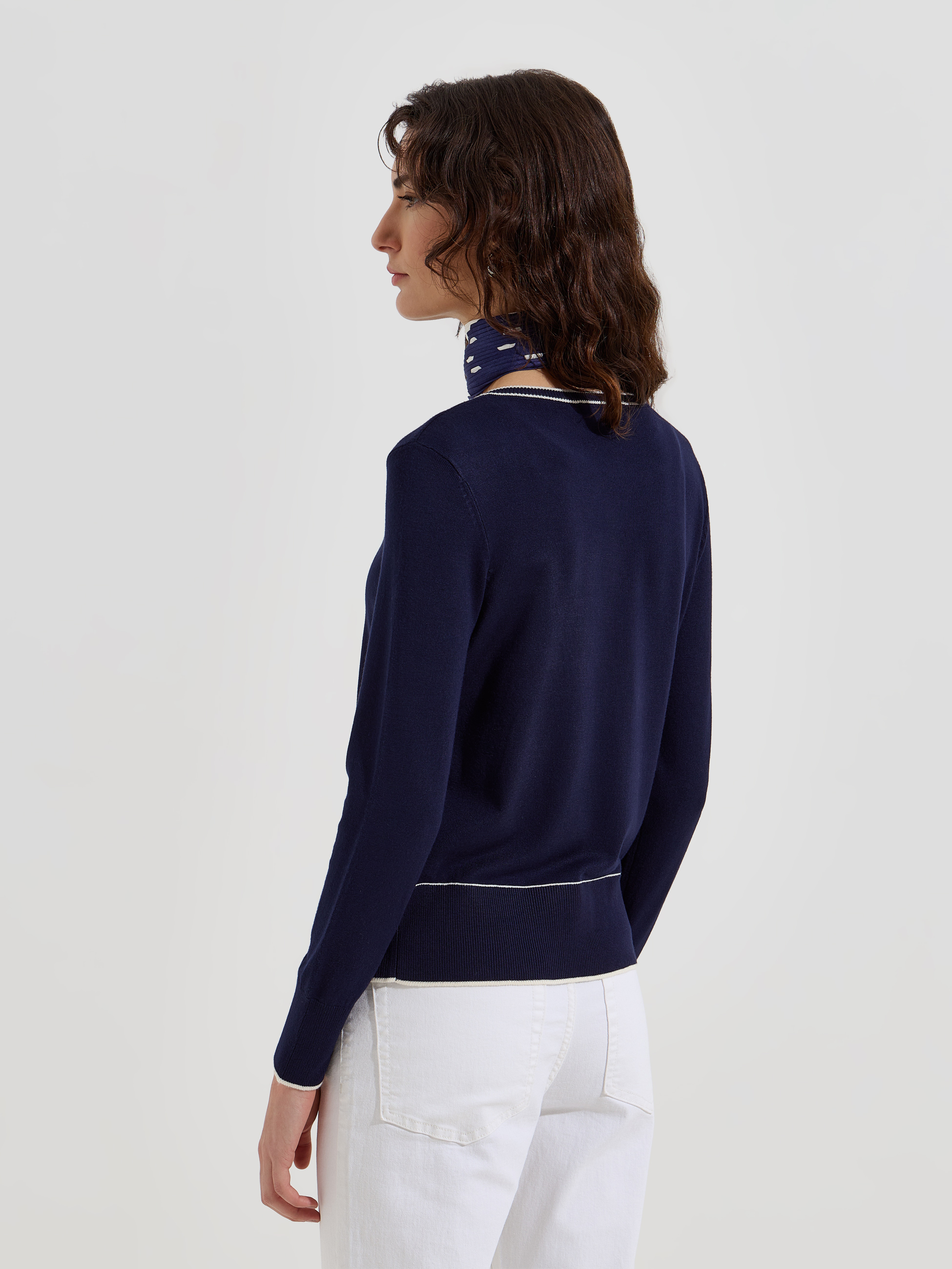 Casaco de malha com detalhes em contraste