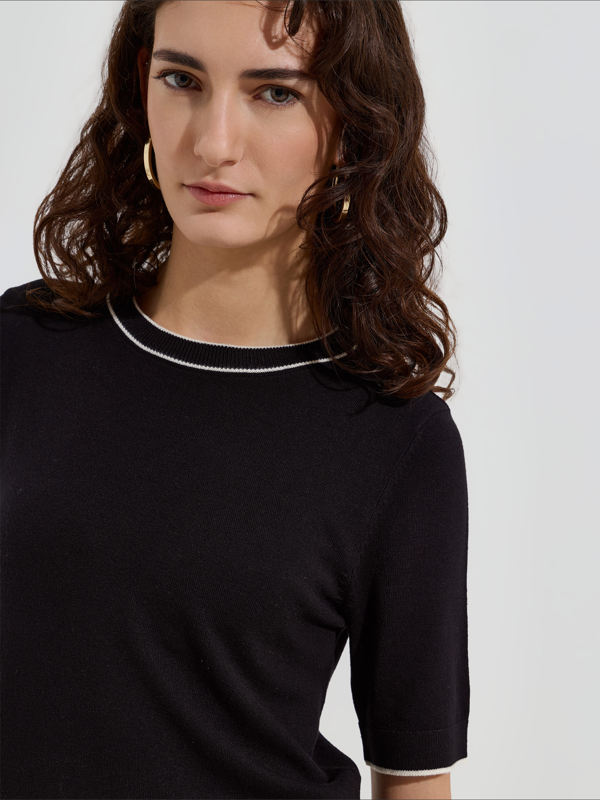 Camisola de malha com detalhes em contraste