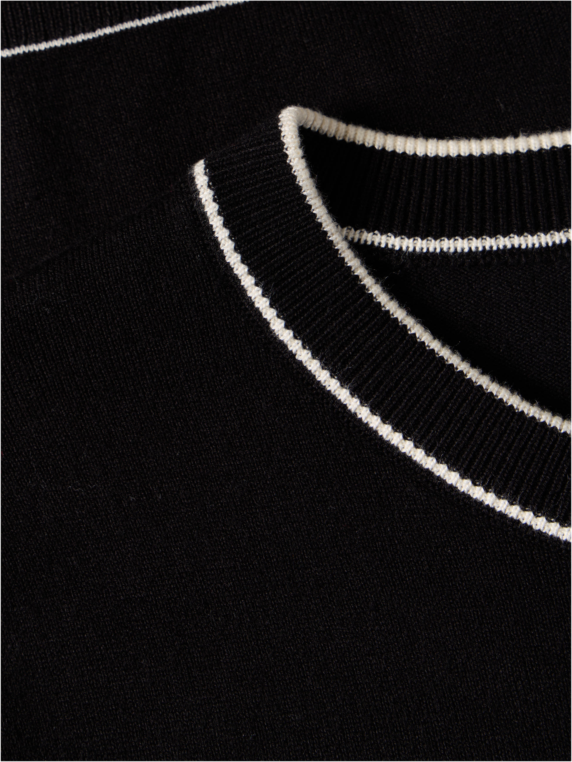 Camisola de malha com detalhes em contraste