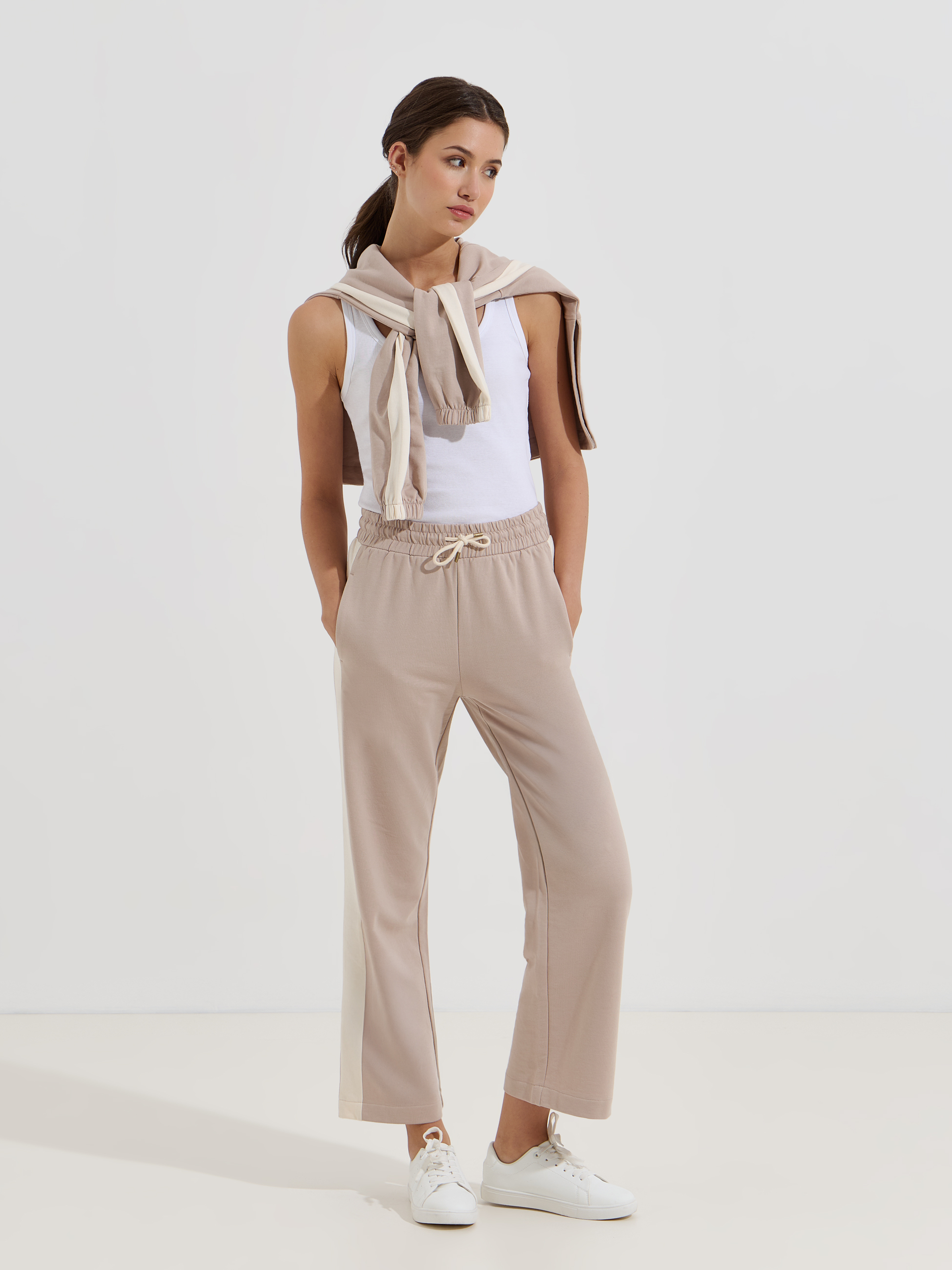 Calças com risca lateral