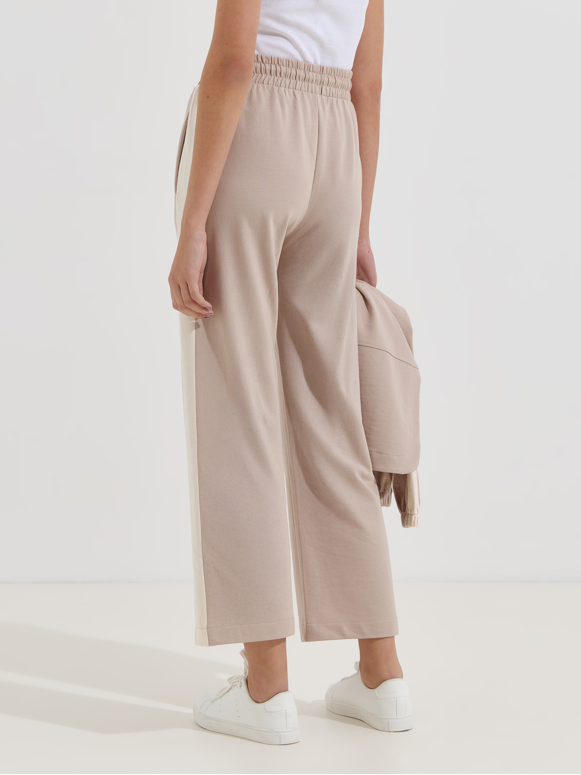 Calças com risca lateral