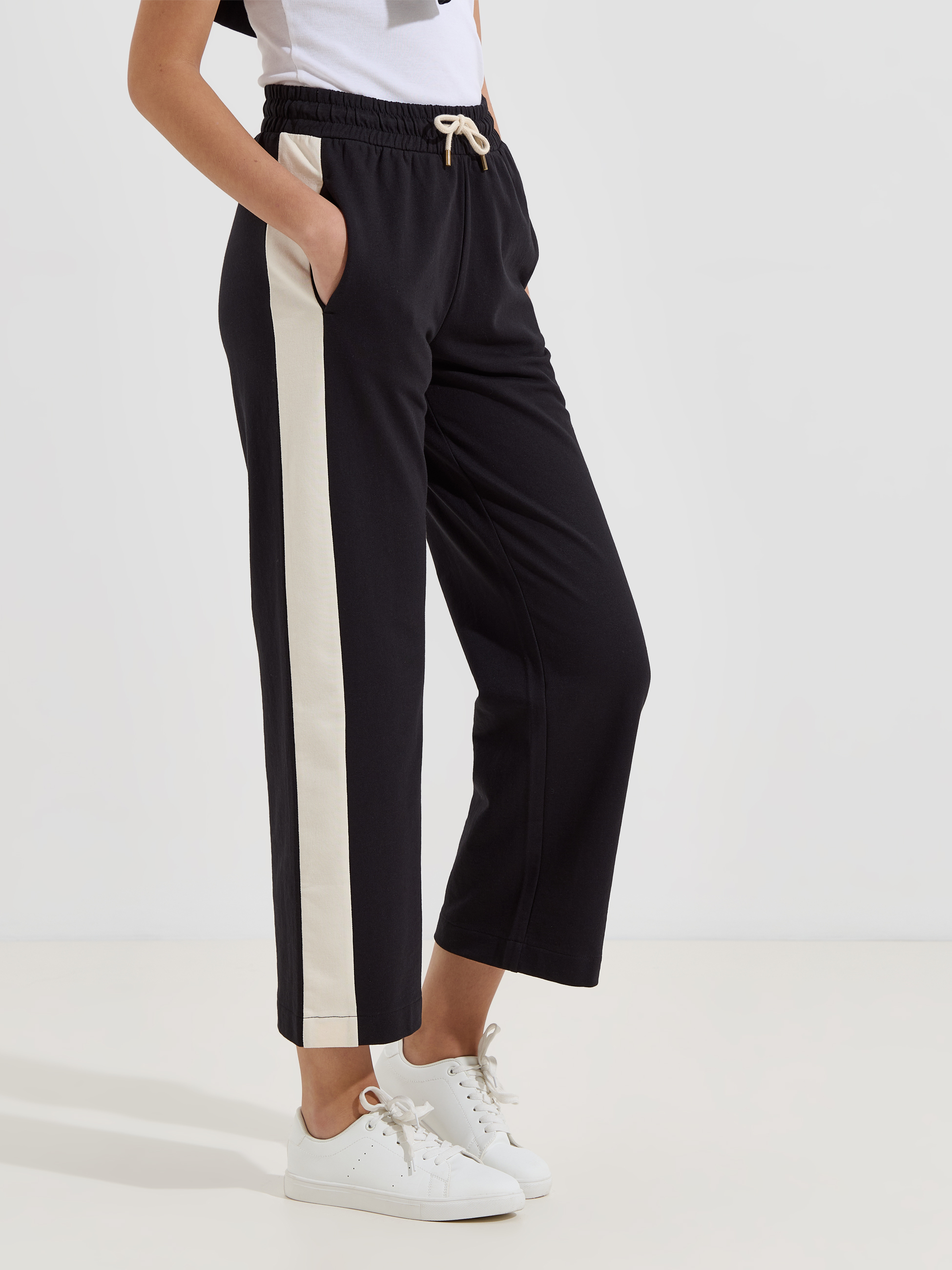 Calças com risca lateral