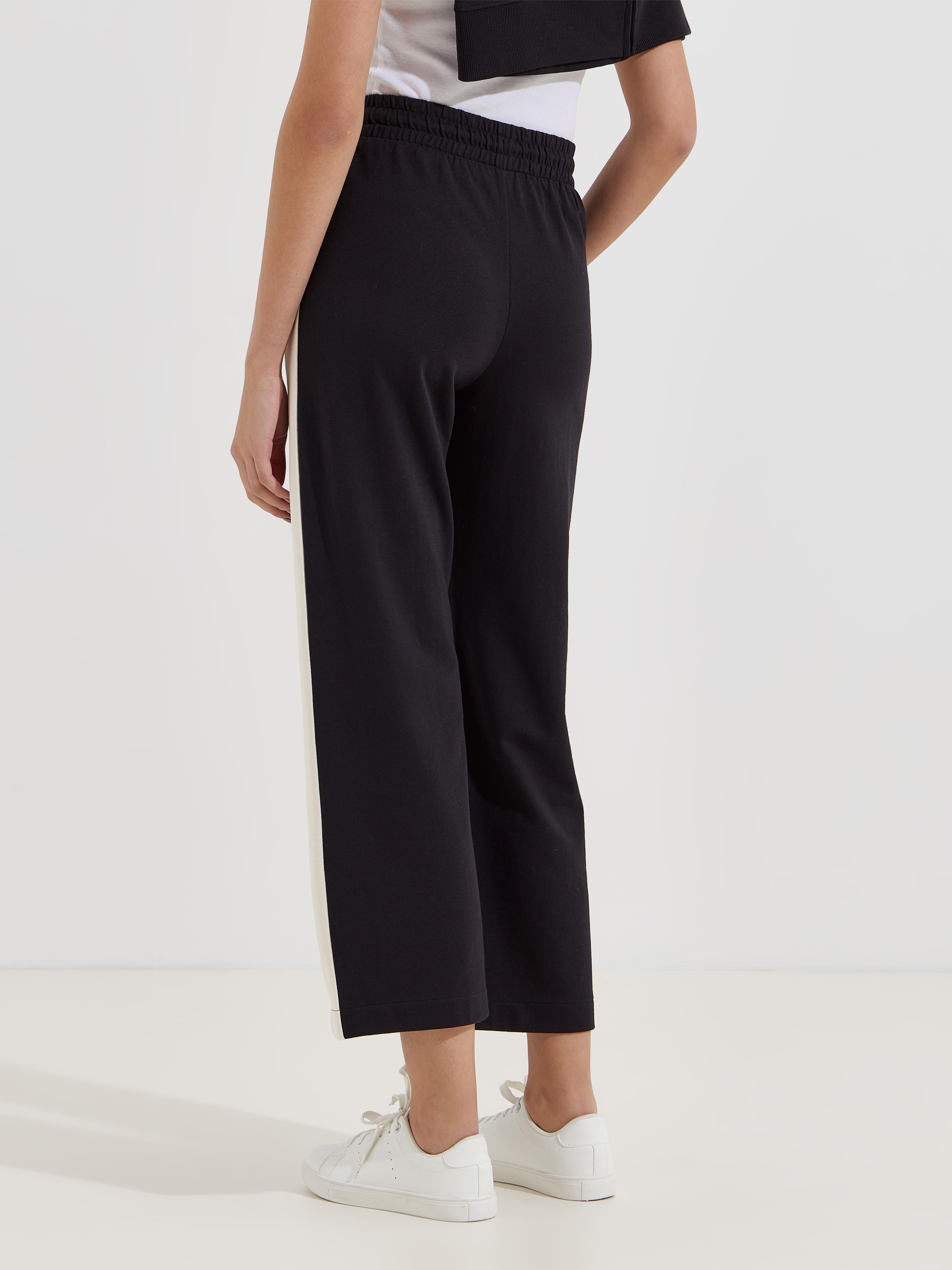 Calças com risca lateral