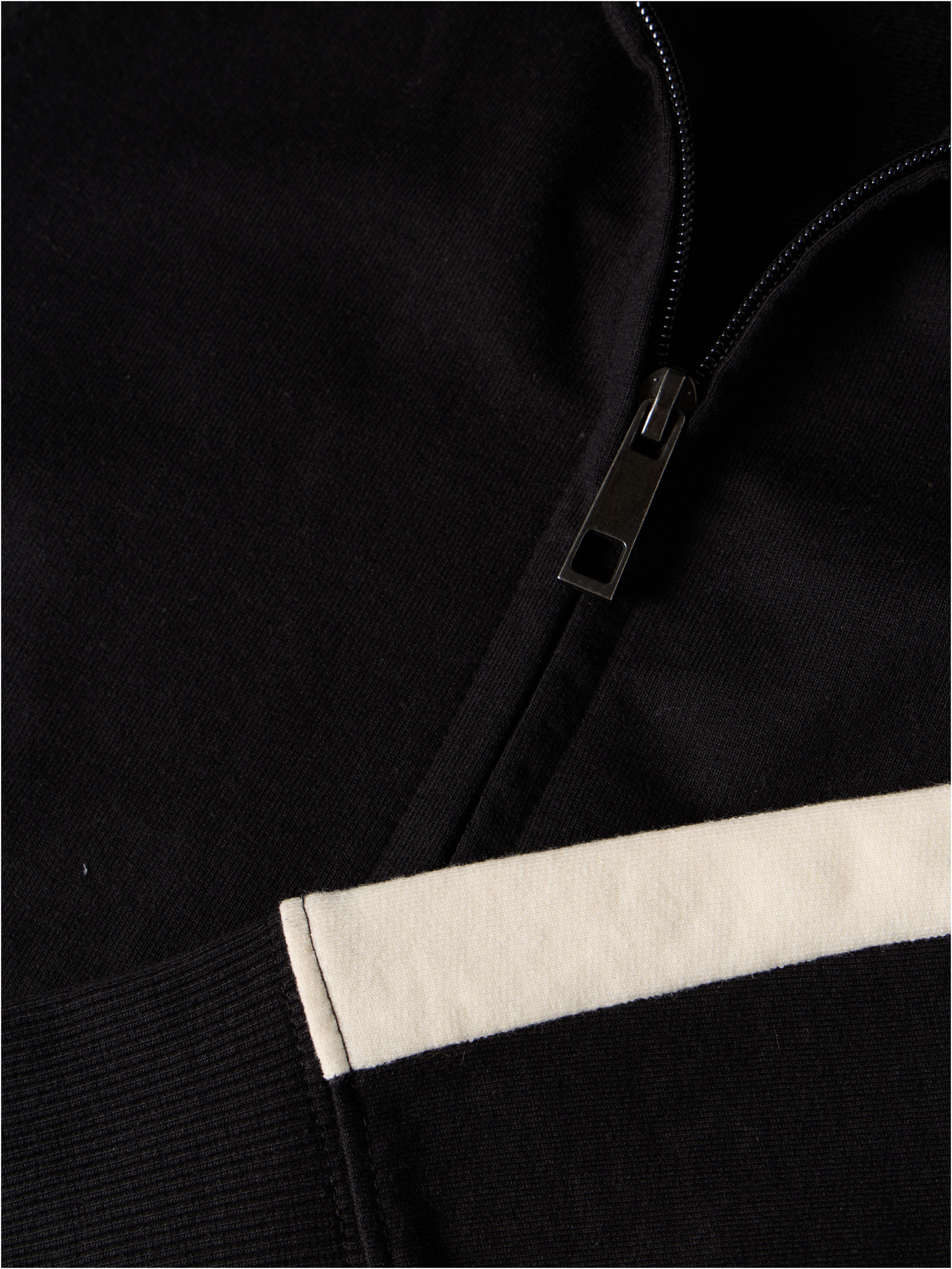 Casaco com risca lateral