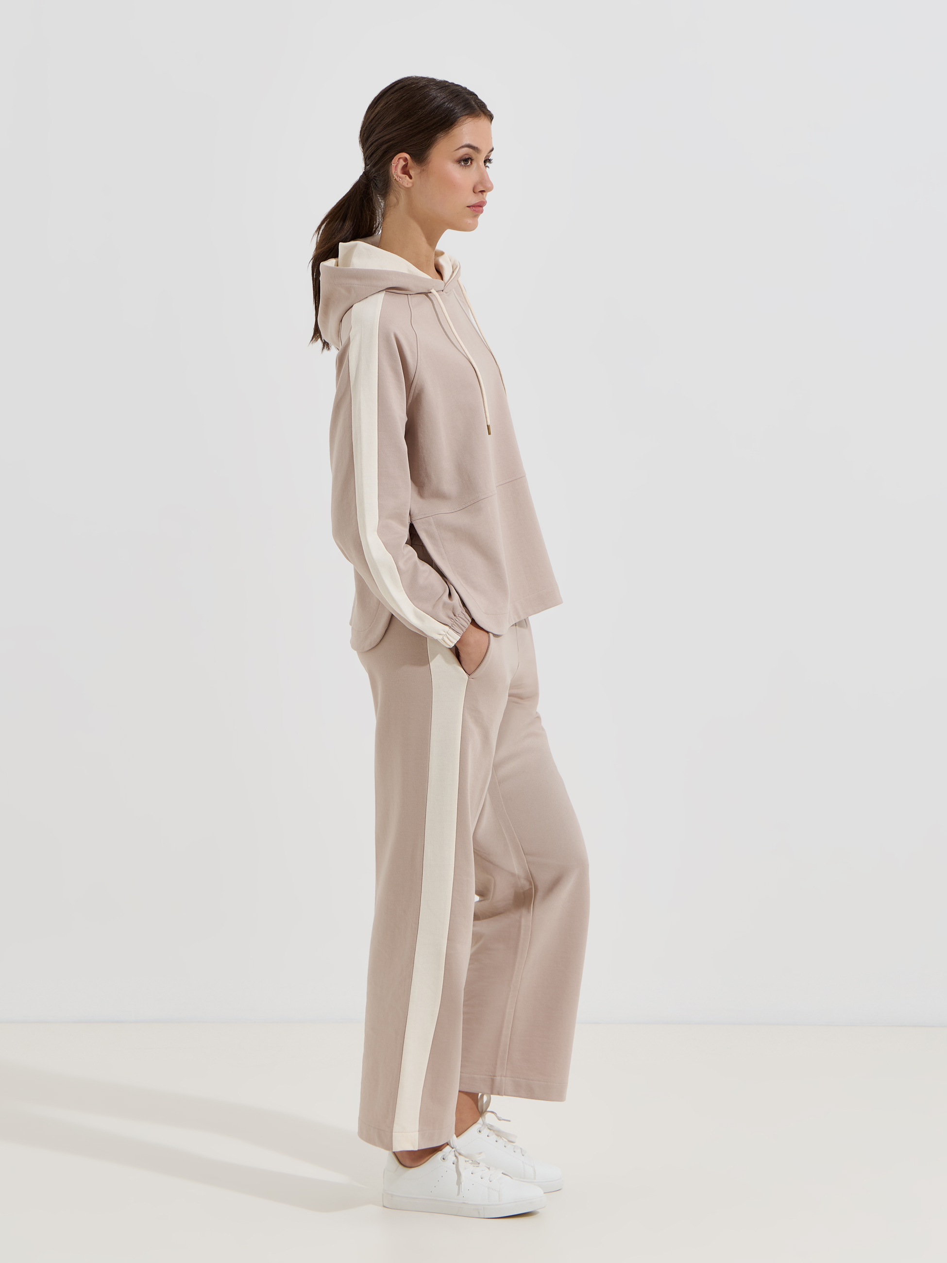 Camisola com carapuço e risca lateral