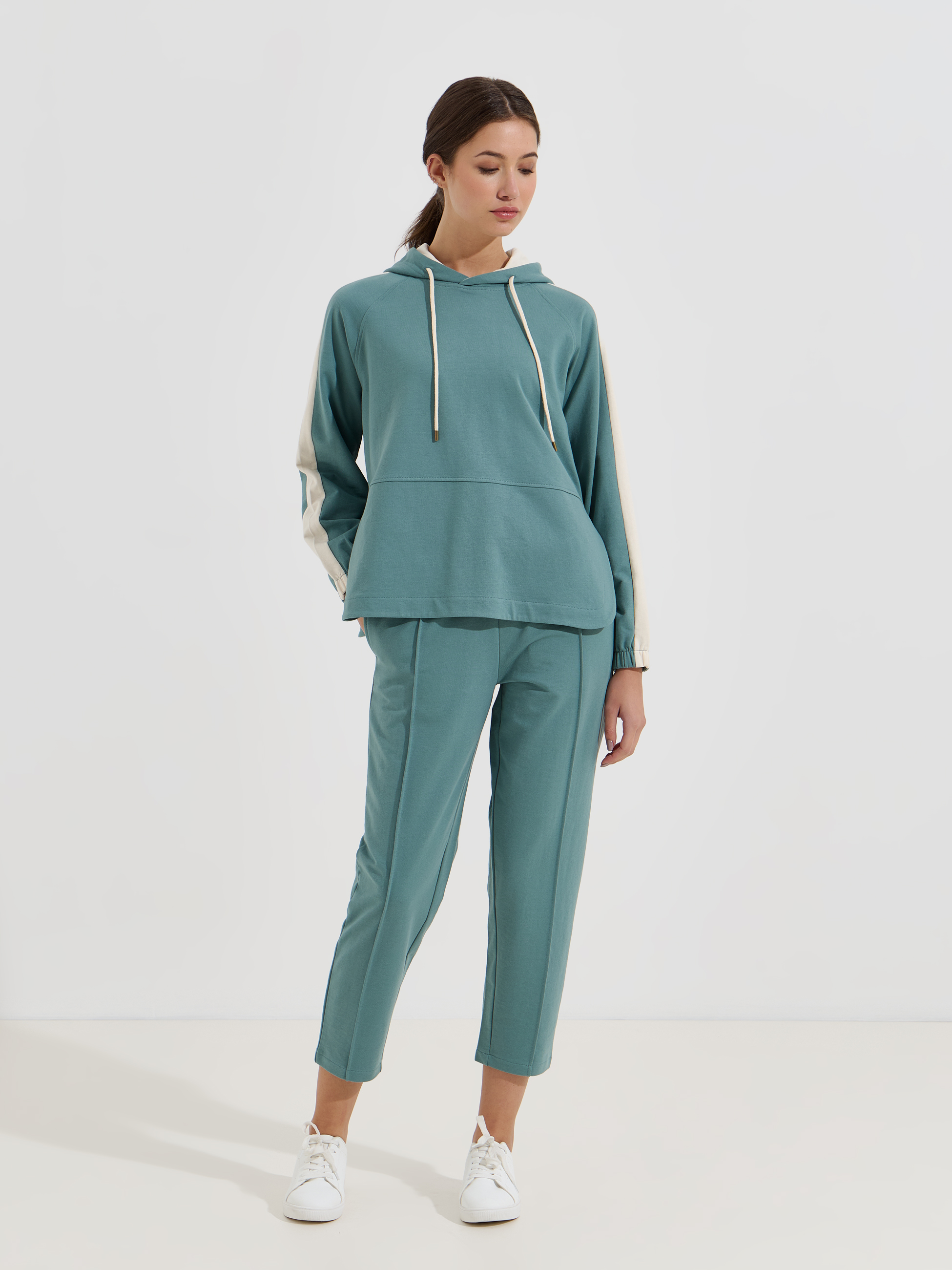 Camisola com carapuço e risca lateral