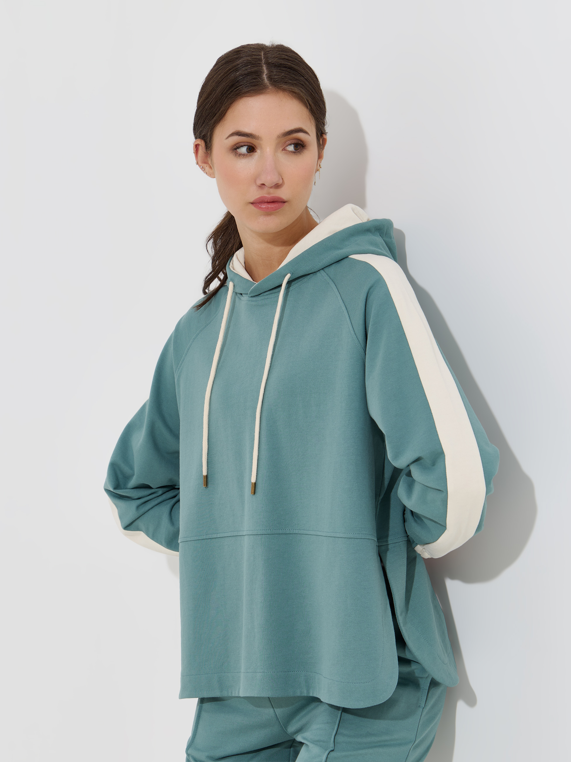 Camisola com carapuço e risca lateral