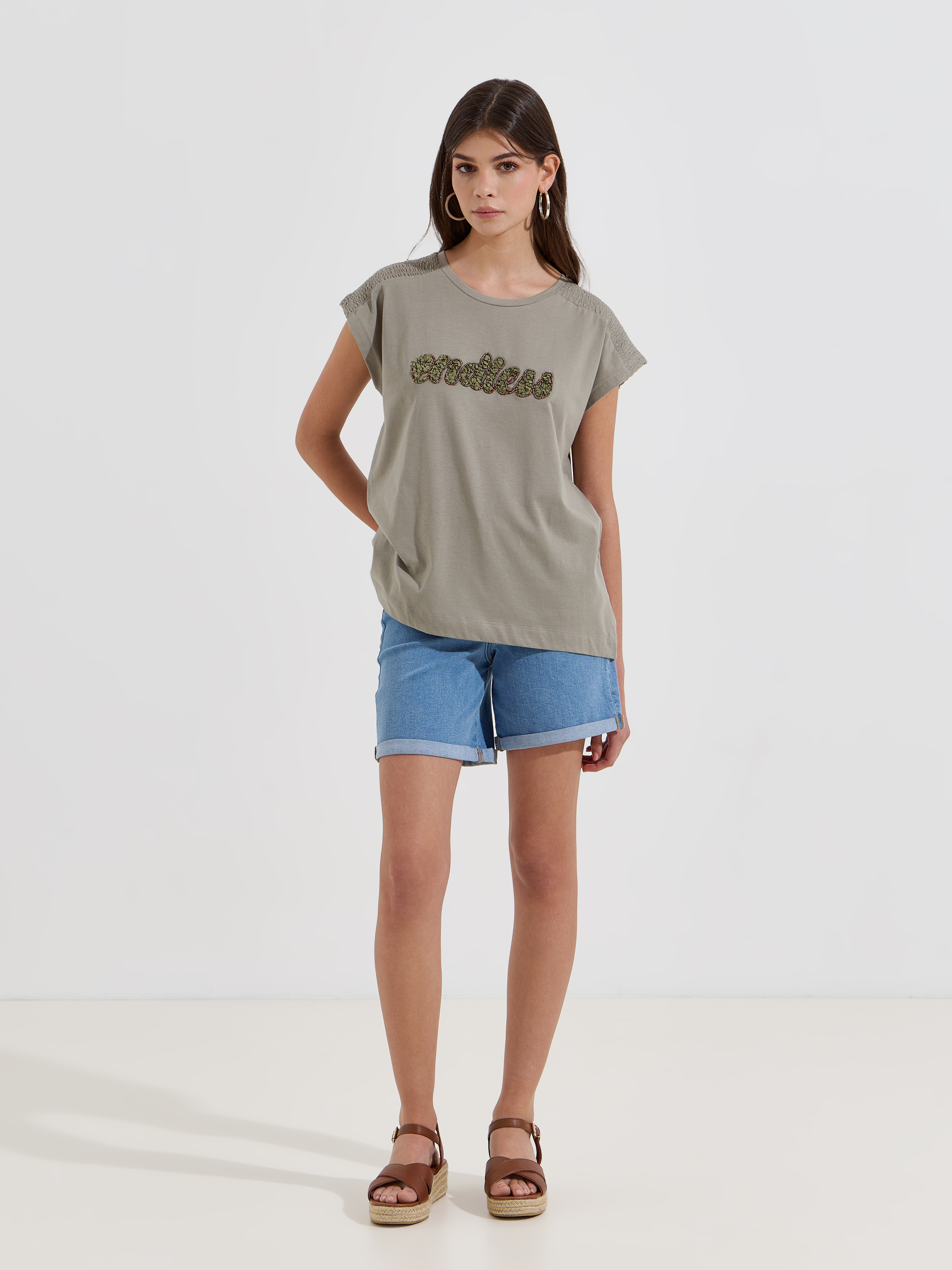 T-shirt com aplicações