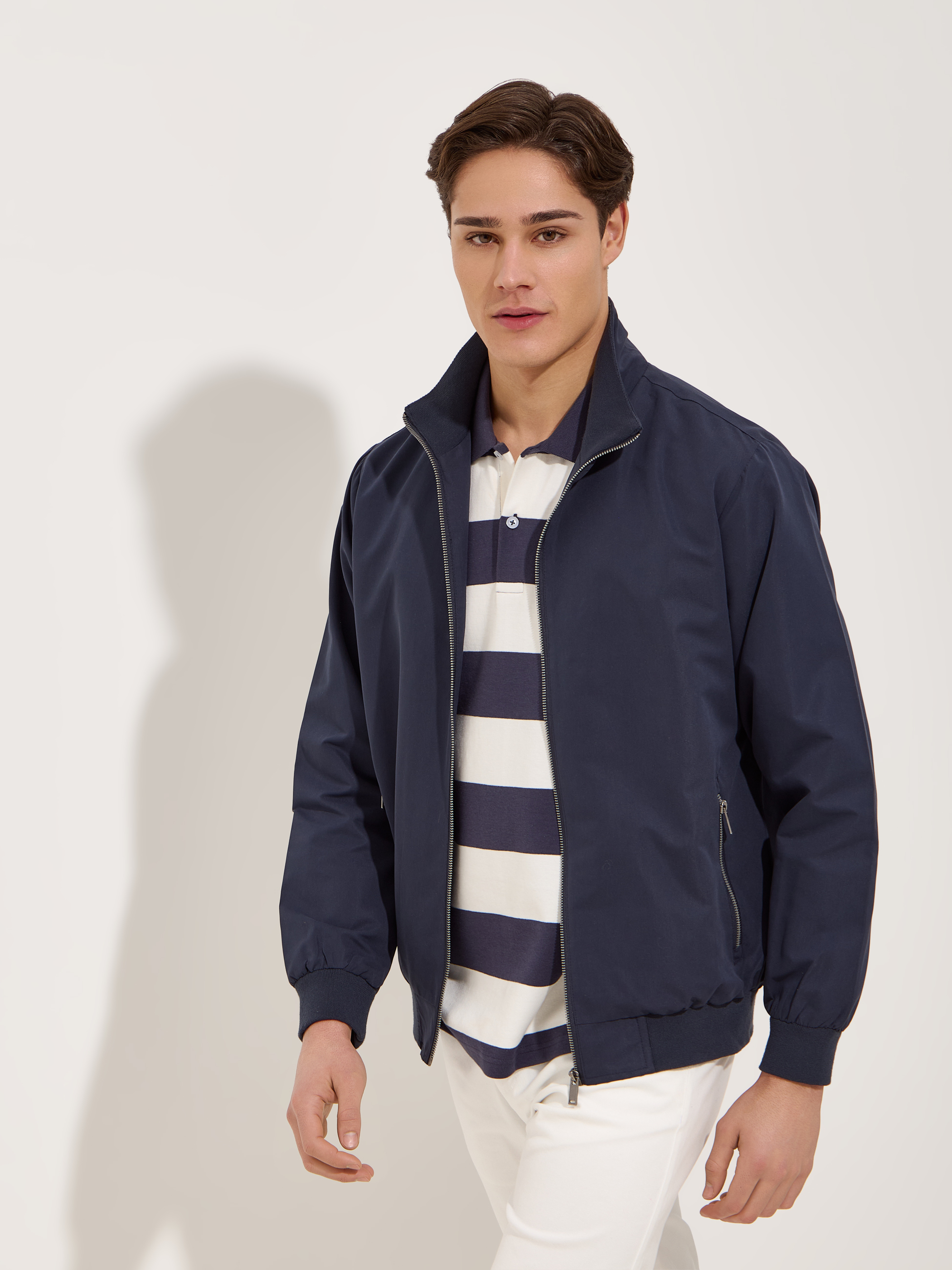 Casaco com gola subida