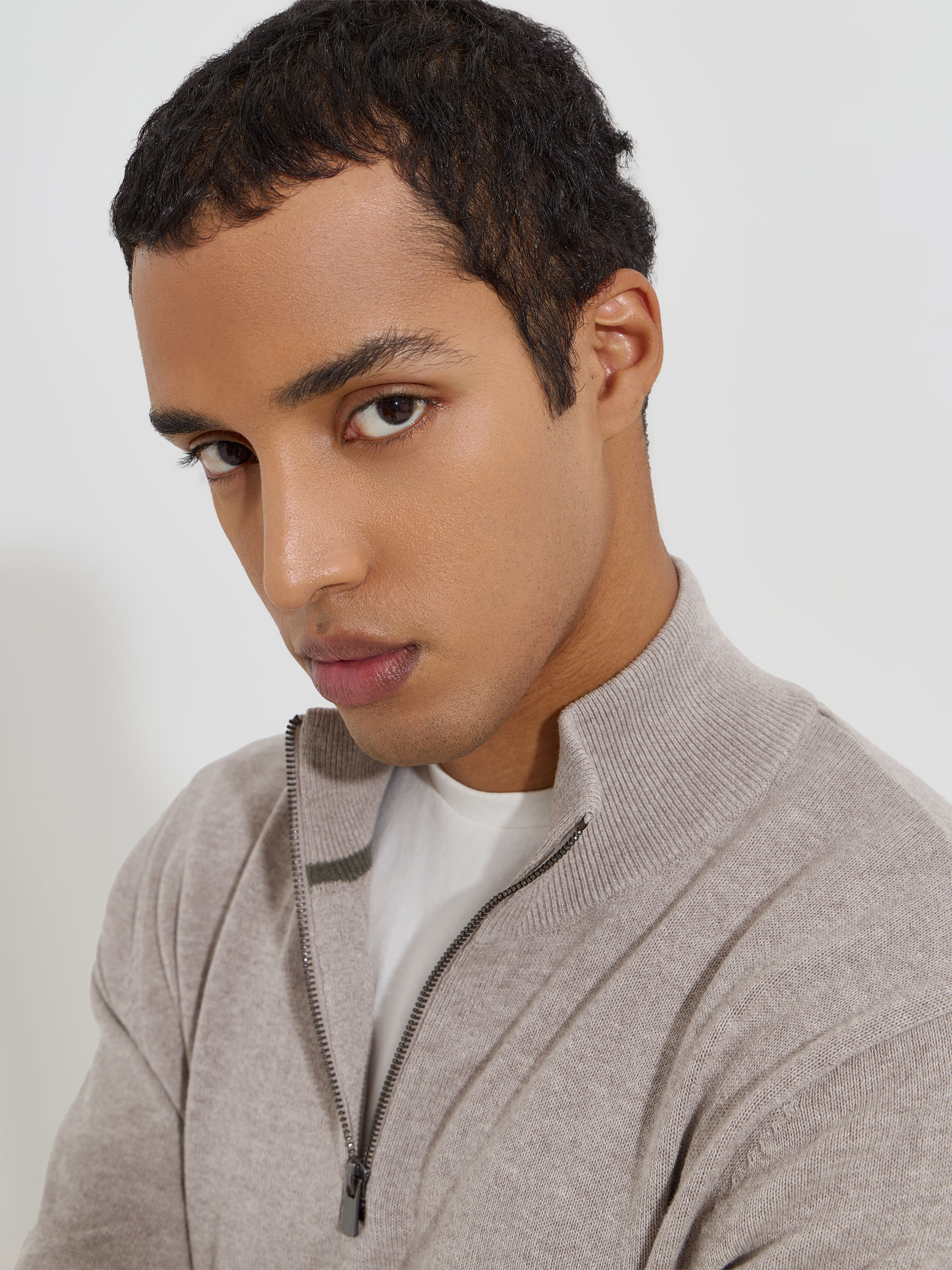 Camisola com gola de fecho