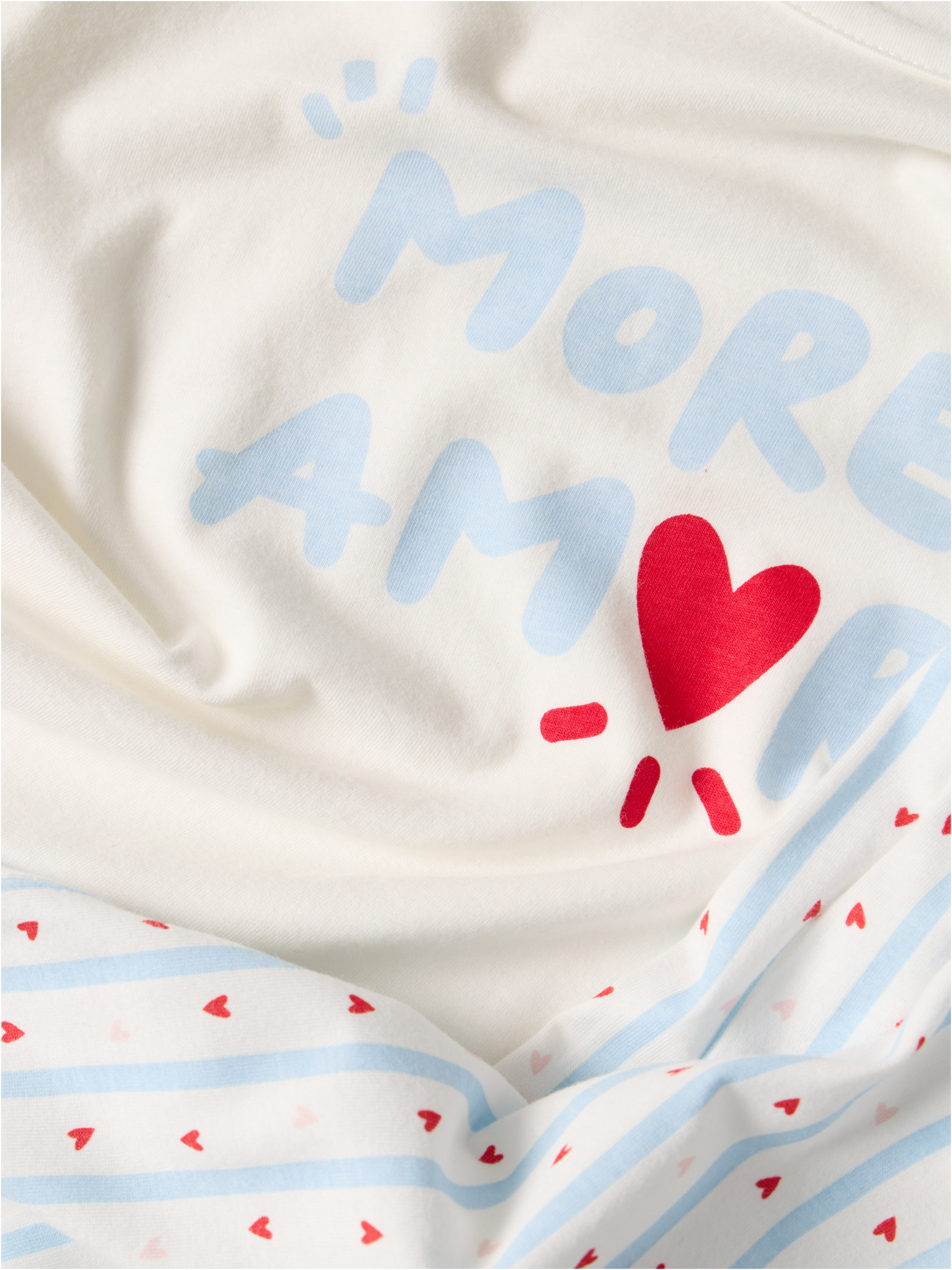 Pijama estampado com corações