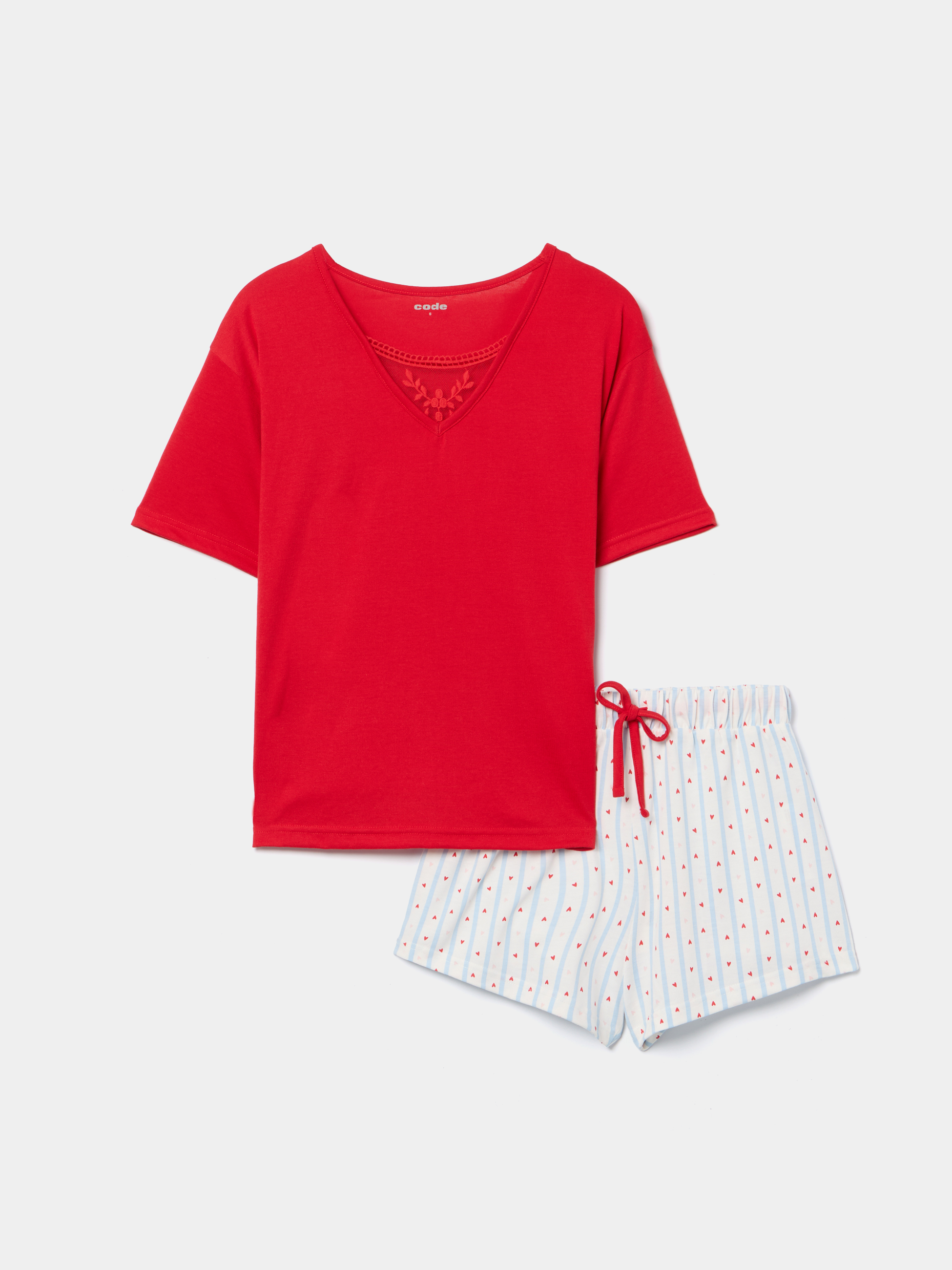 Pijama curto com estampado de corações