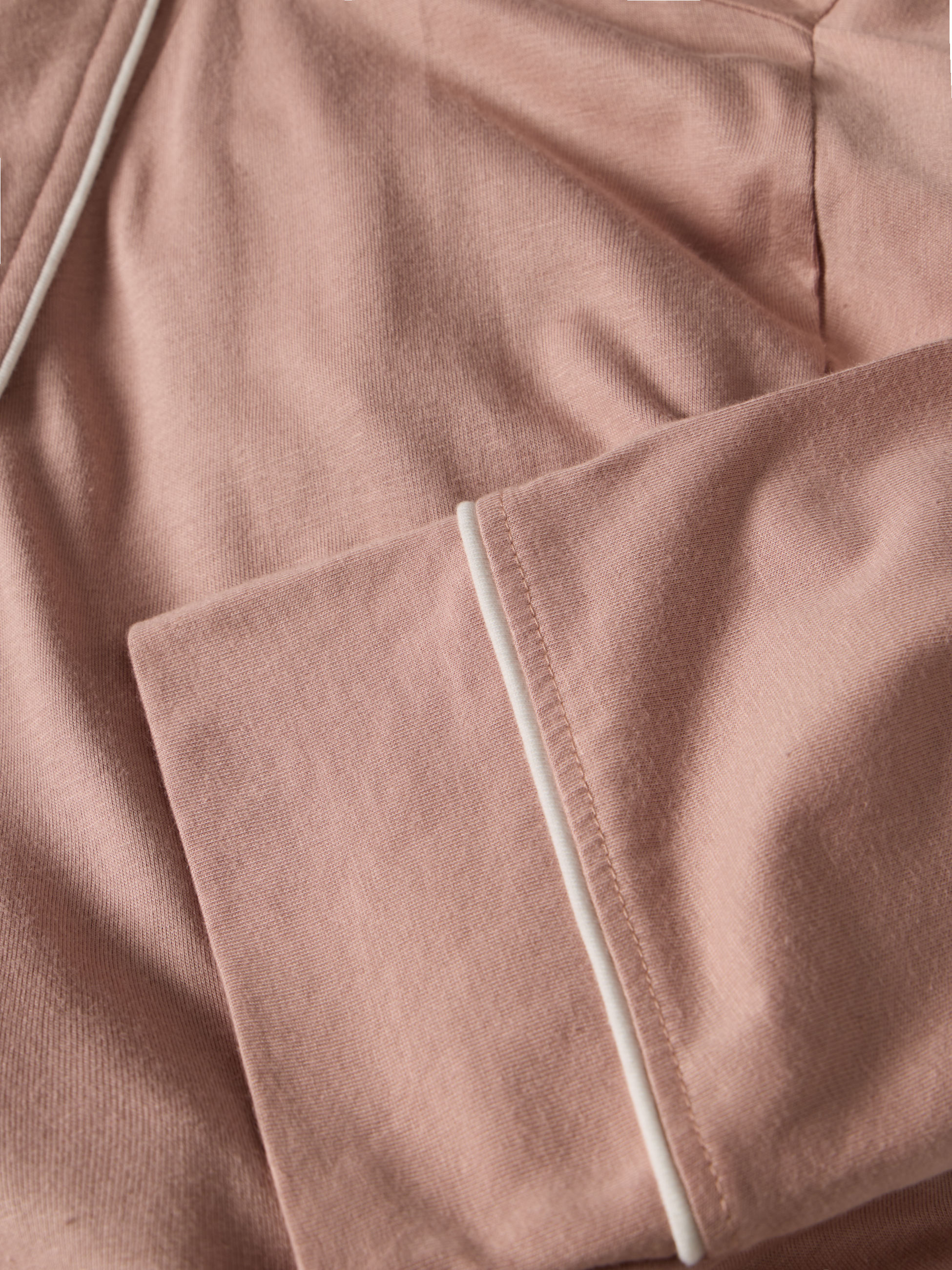 Robe com detalhes em contraste