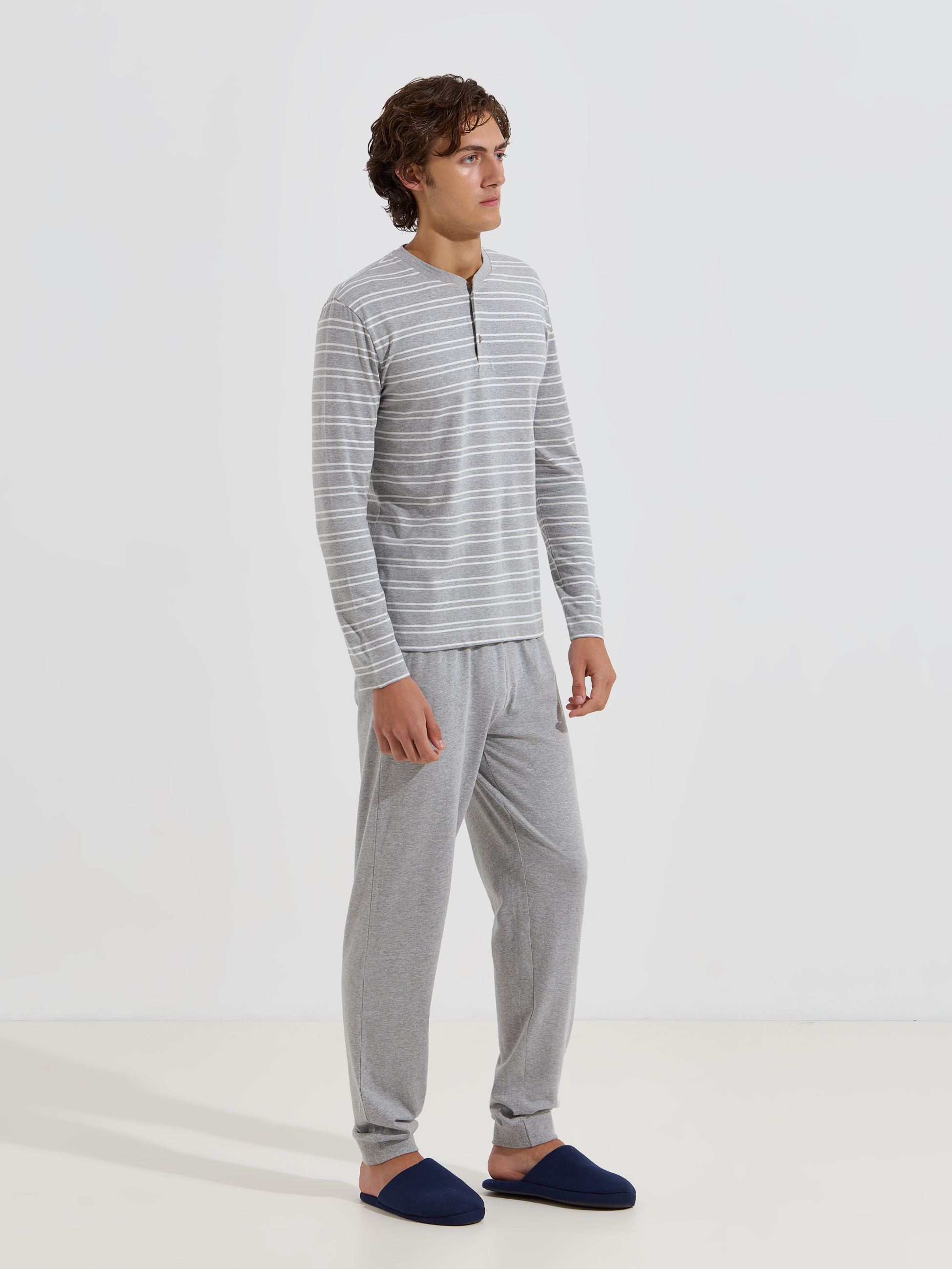 Pijama às riscas