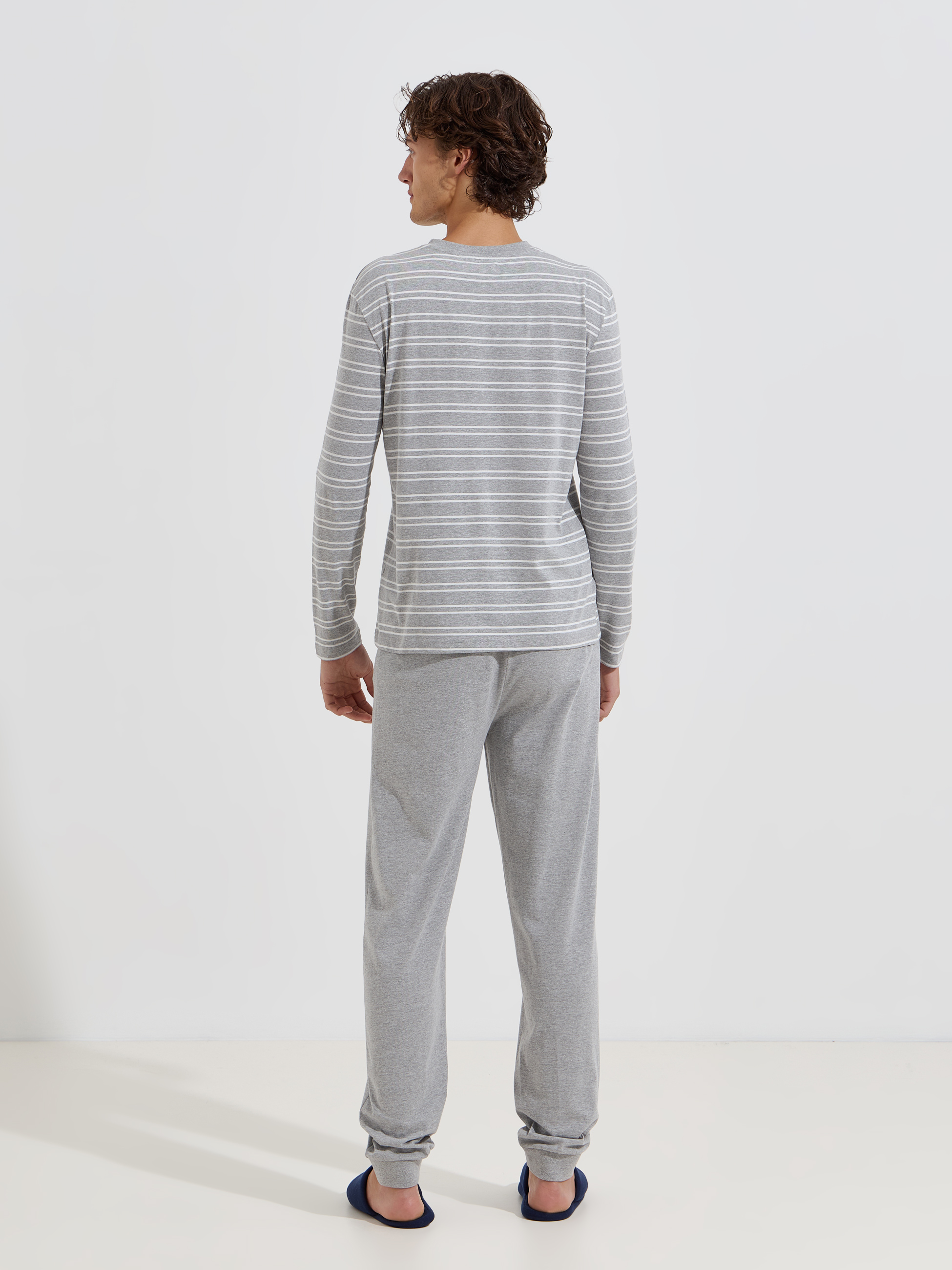Pijama às riscas