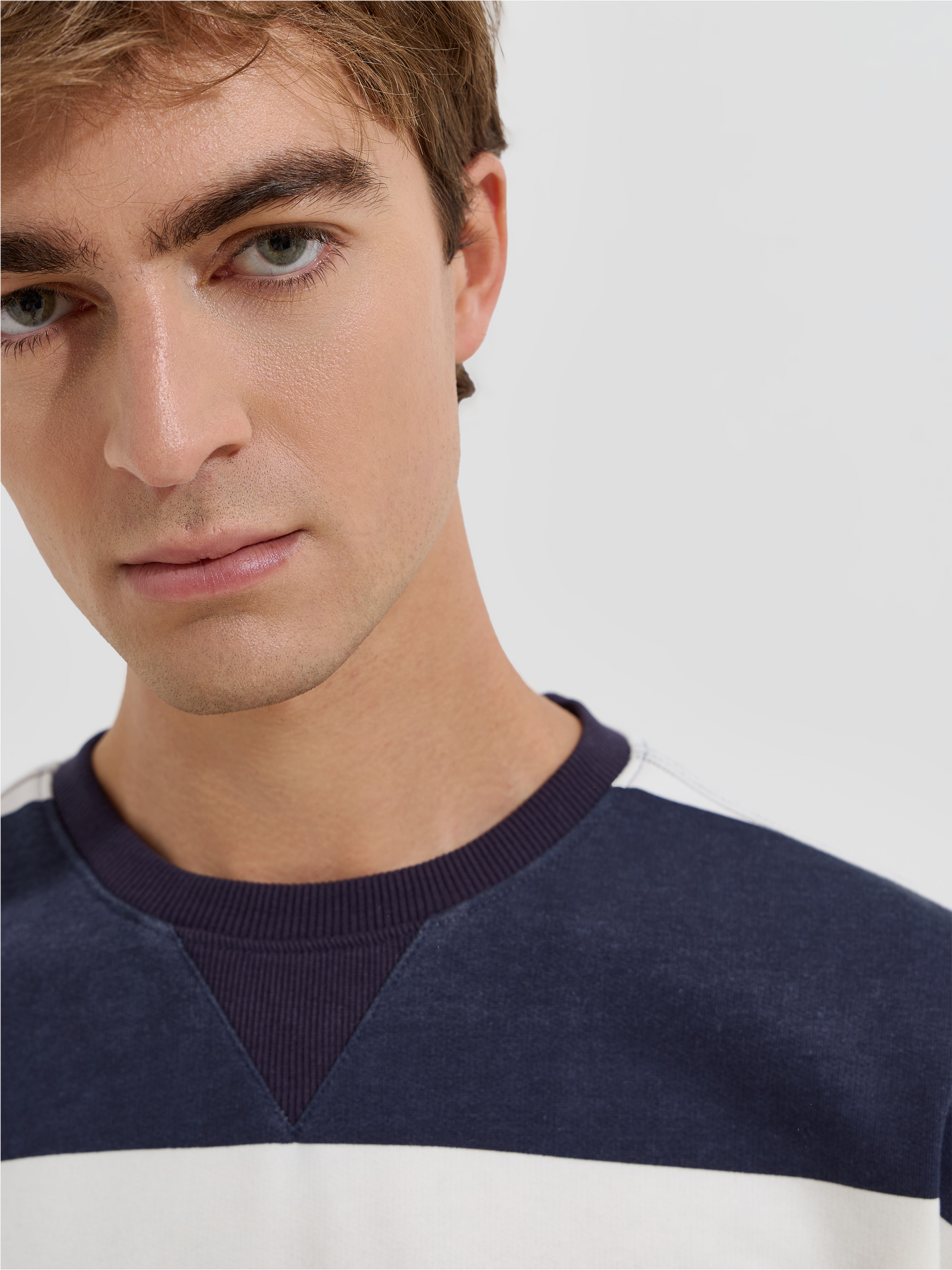 Camisola de felpa com riscas largas