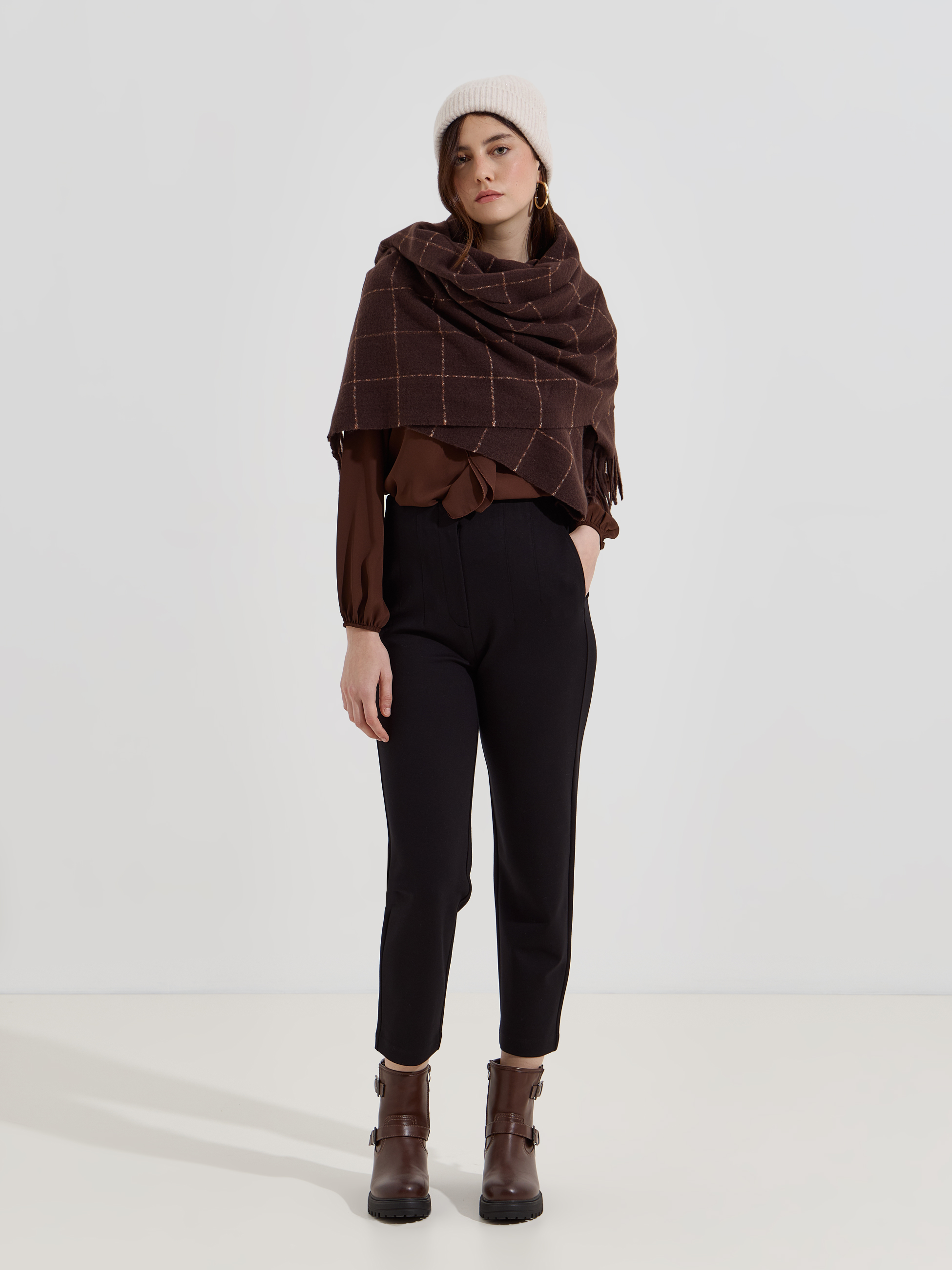 Calças de cintura subida