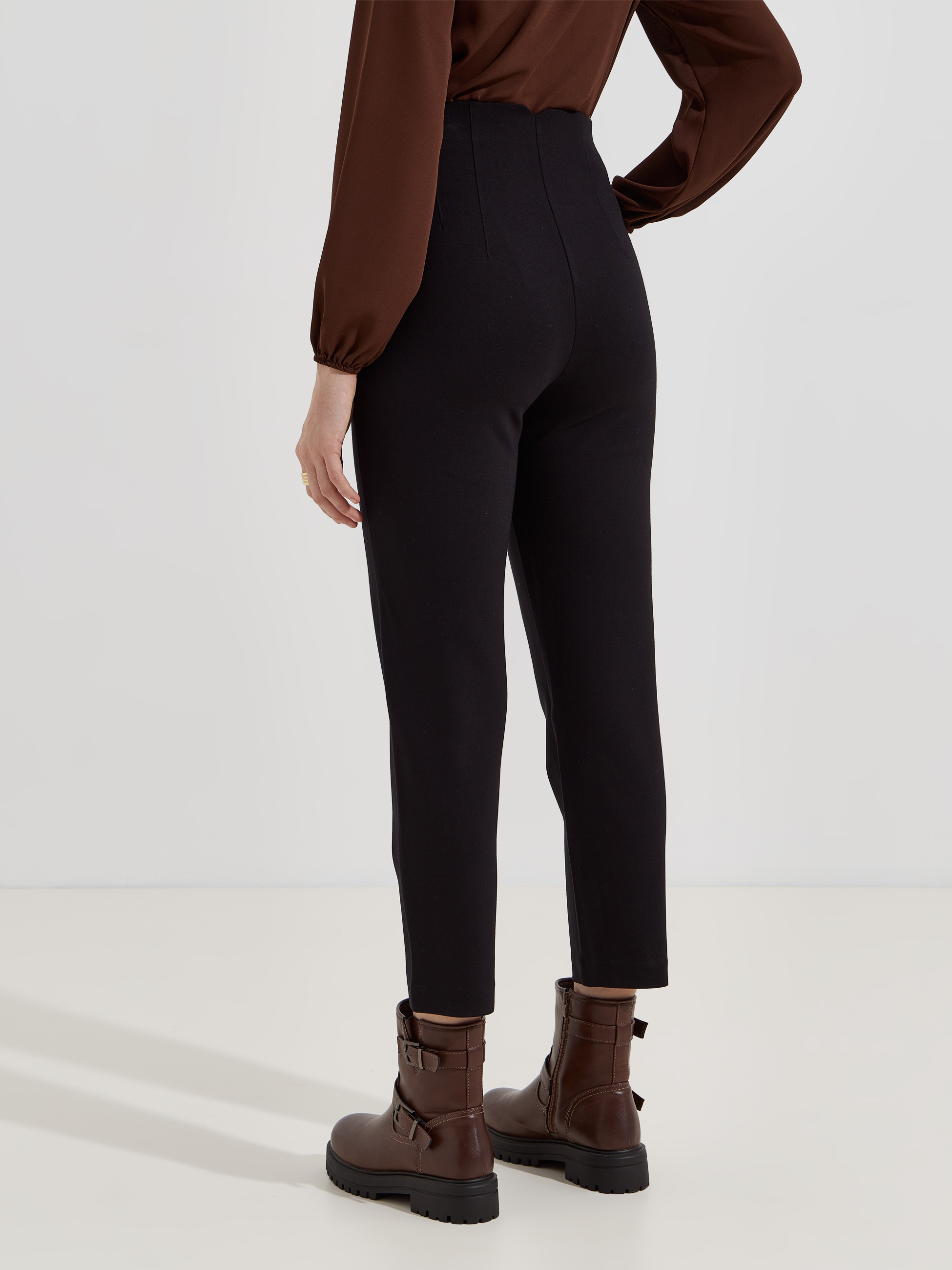 Calças de cintura subida