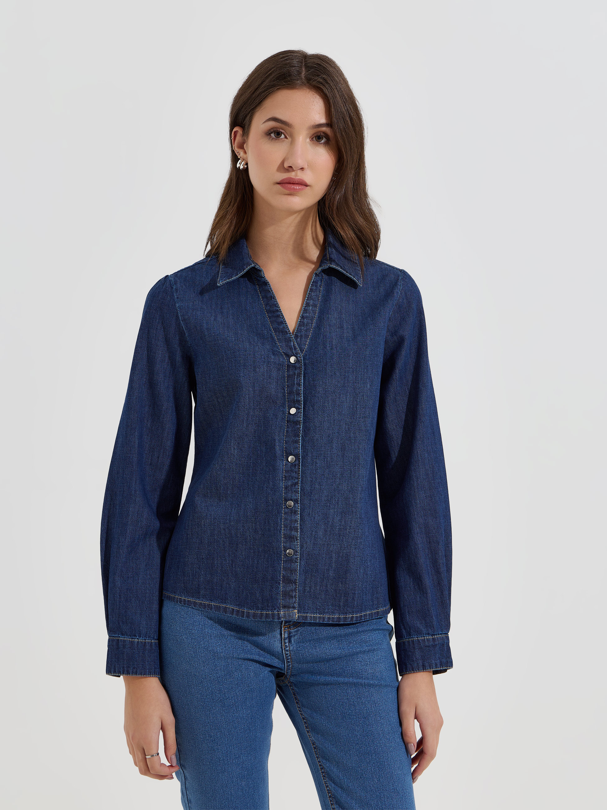 Camisa em ganga cintada