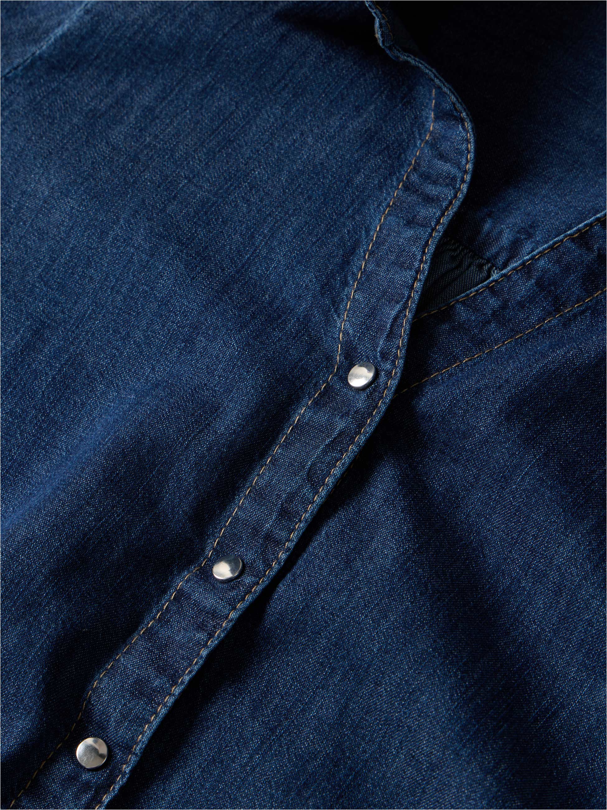 Camisa em ganga cintada