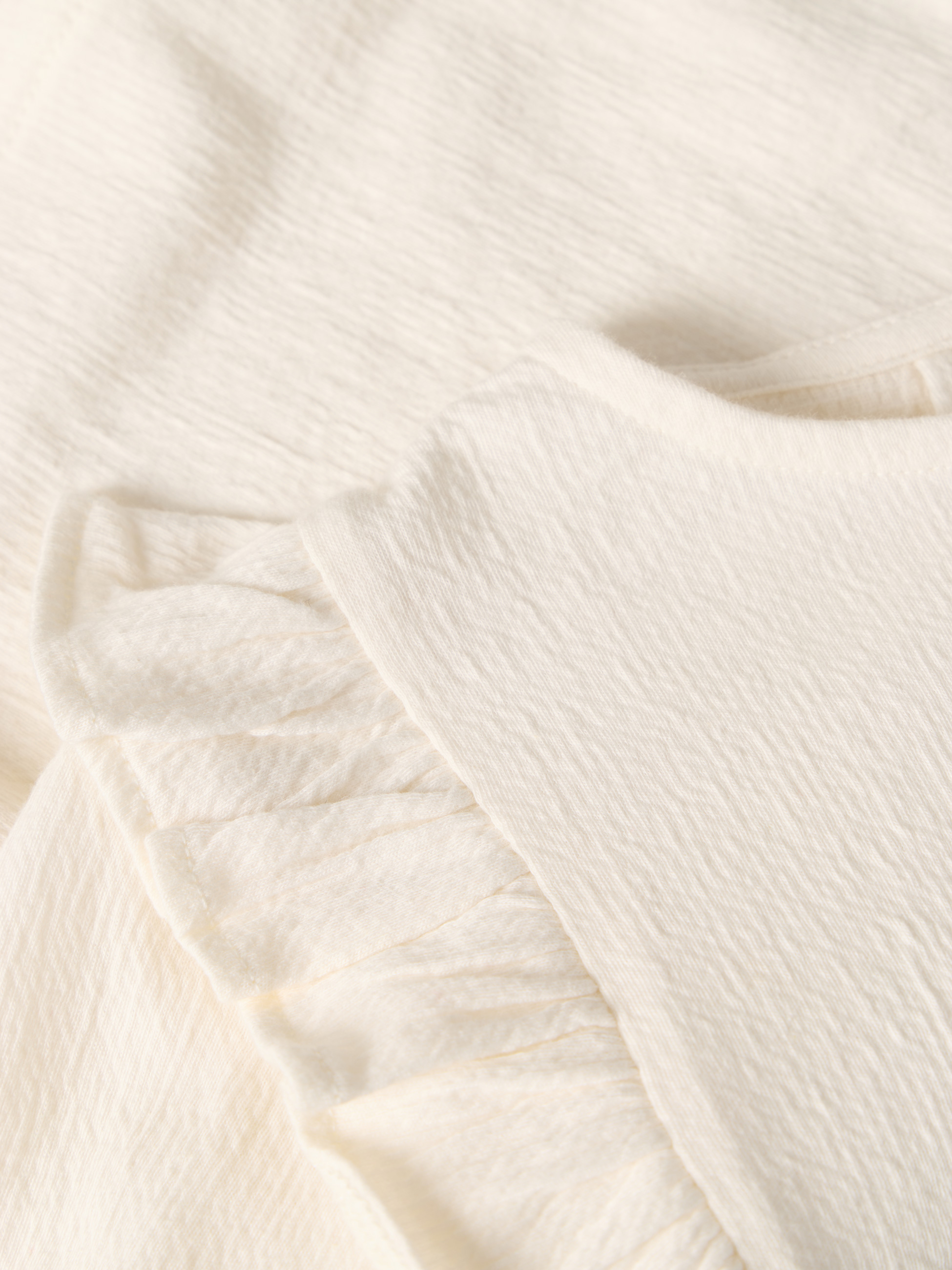 Blusa com folhos nos ombros